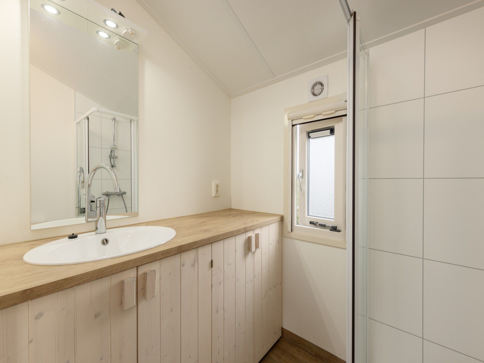 De badkamer van Waterpark Terkaple 2 in Terkaple