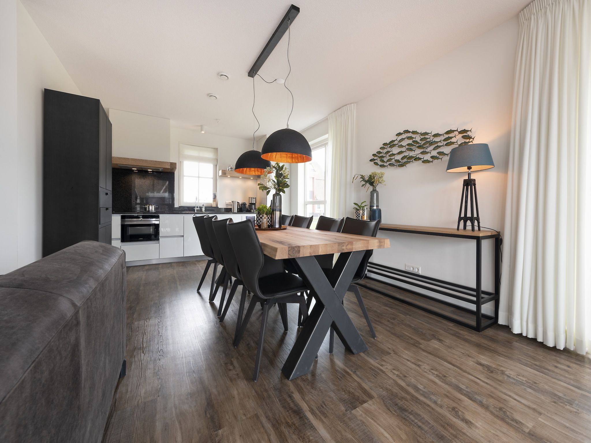 De eetkamer van Friese Meren Villa's 2 in Delfstrahuizen