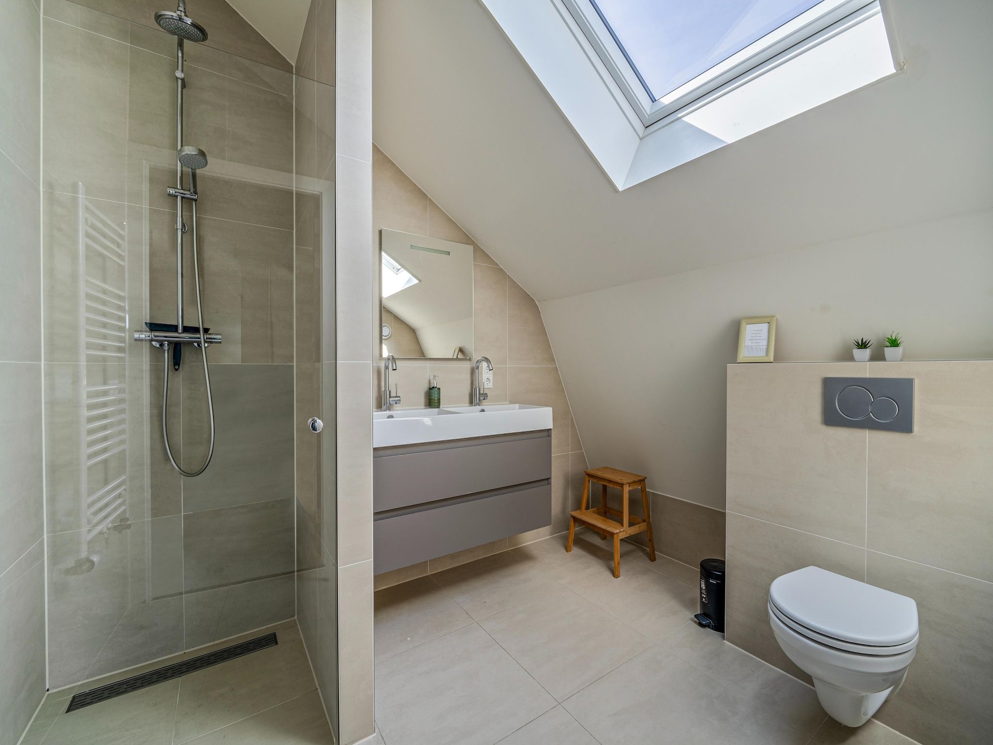 De badkamer van Duinvilla in Egmond aan den Hoef