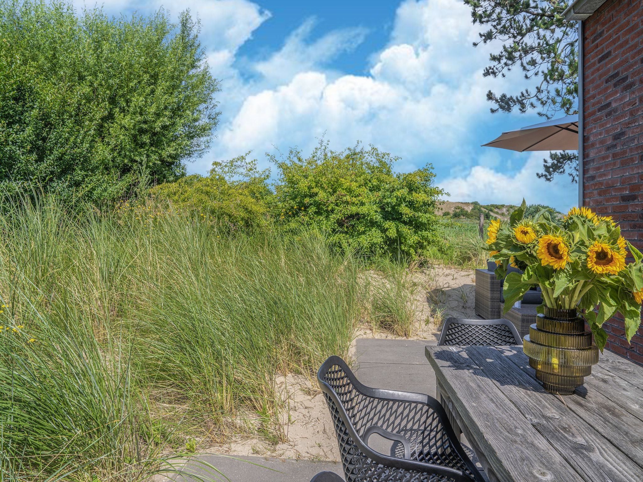De tuin van Duinvilla aan het Meer in Egmond aan den Hoef