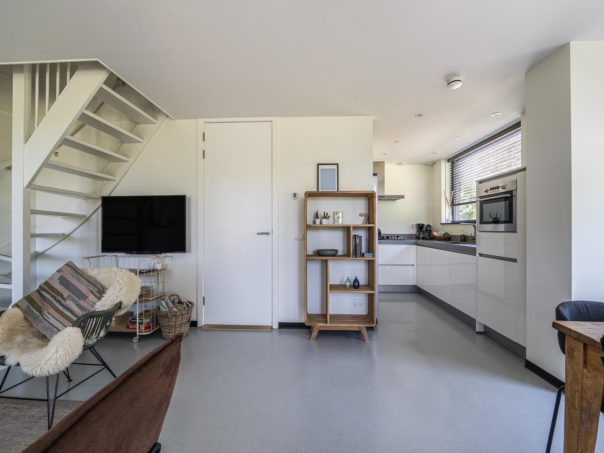 De woonkamer van Duinvilla aan het Meer in Egmond aan den Hoef