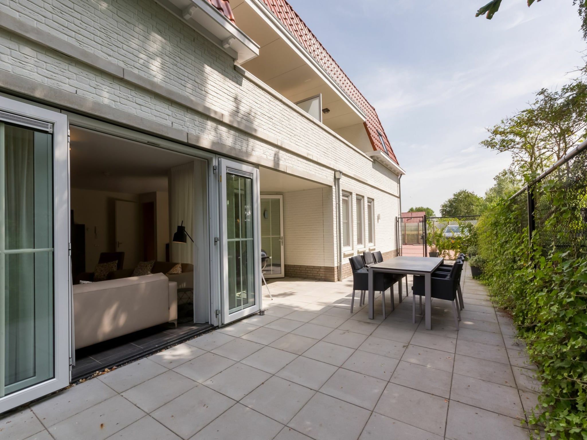 Het terras van Appartement Duinhof Dishoek 13H - 6 pers de luxe in Koudekerke