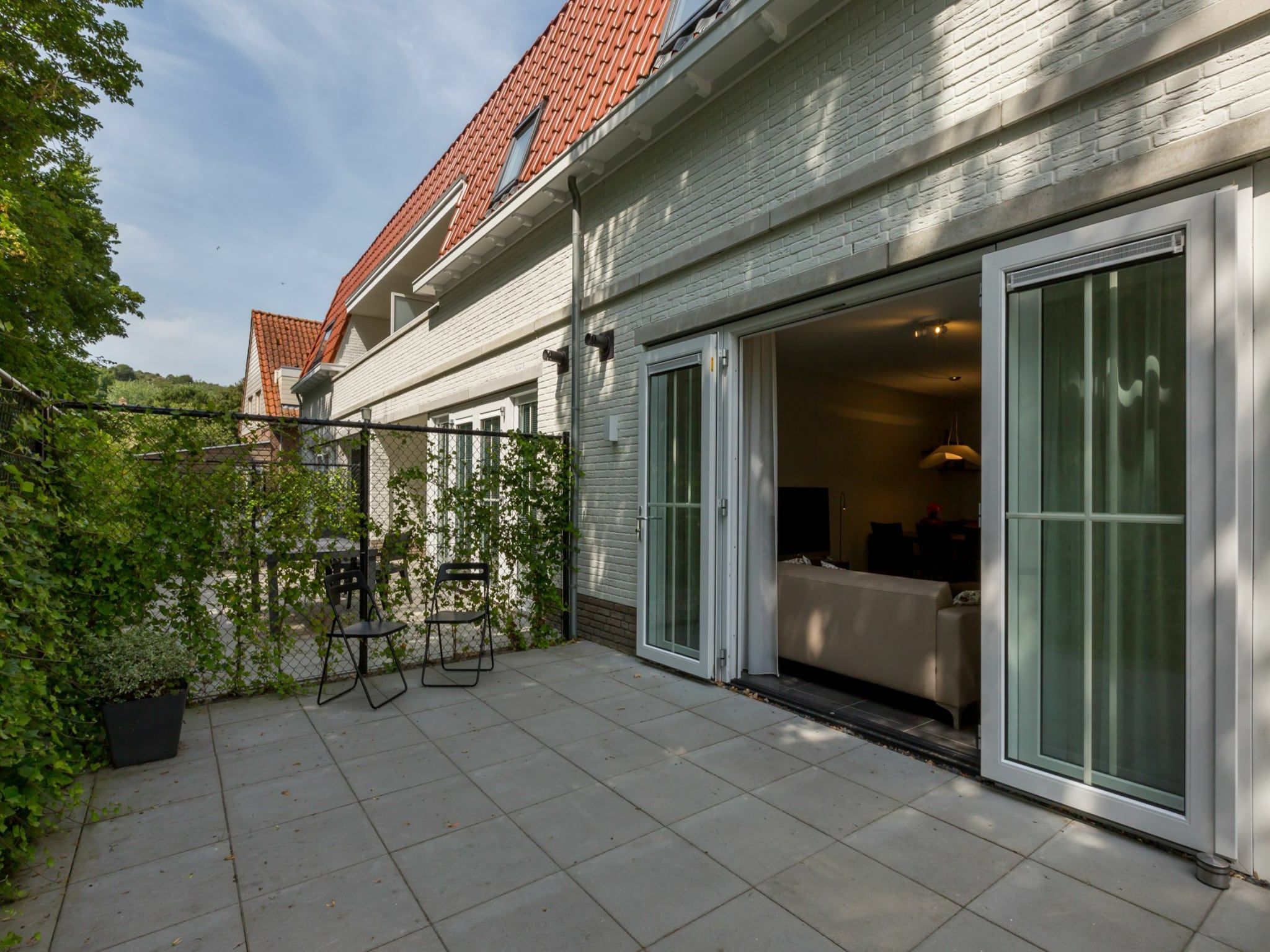 Het terras van Appartement Duinhof Dishoek 13H - 6 pers de luxe in Koudekerke