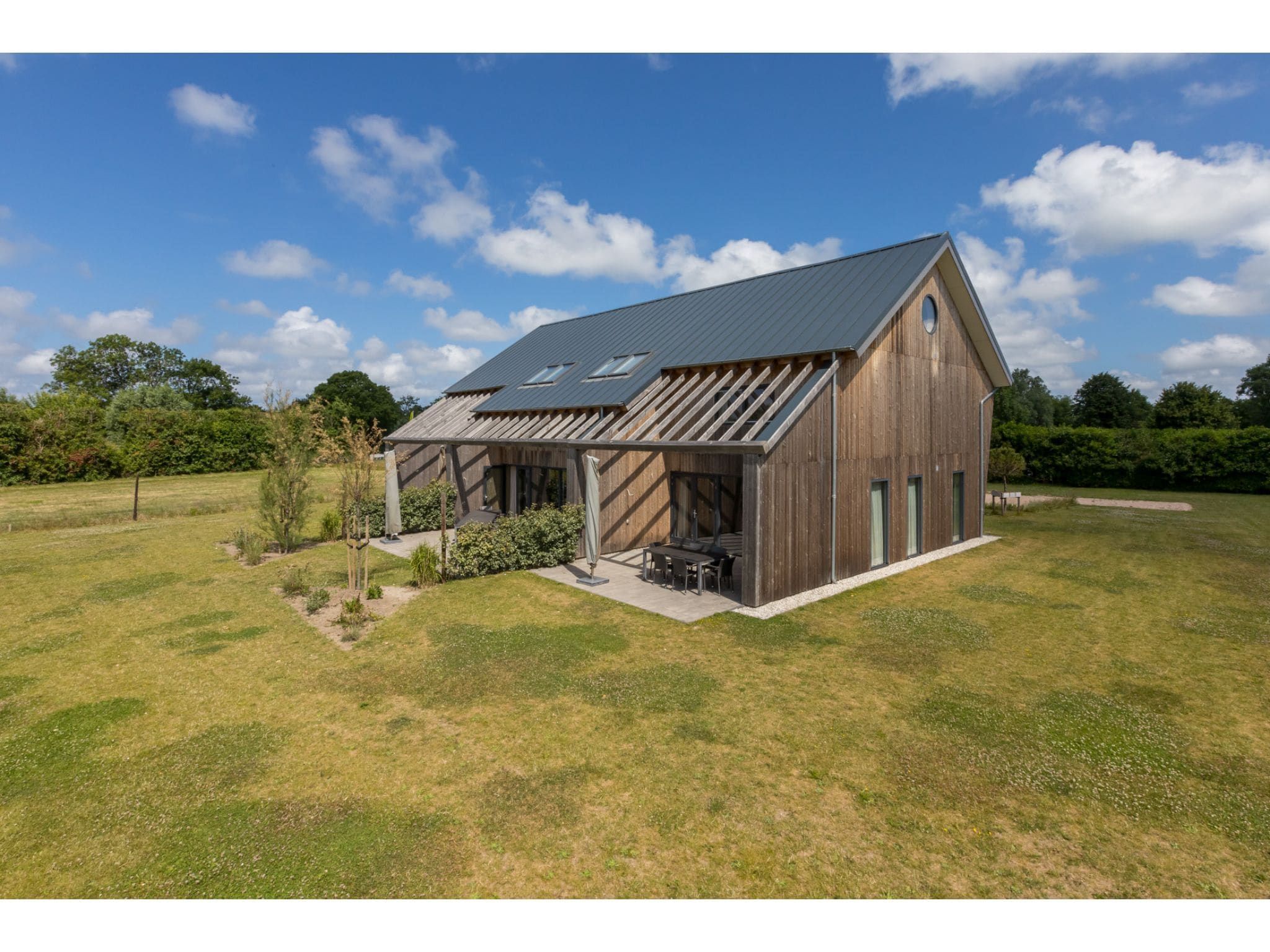 De tuin van Vroondijk 2- duinappel en zonnebes in Vrouwenpolder