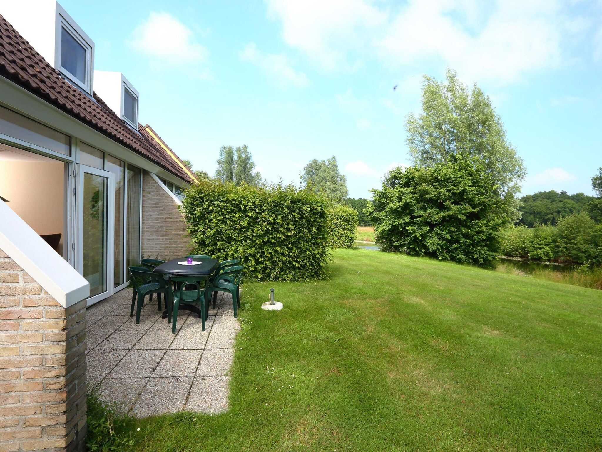 De tuin van Vakantiepark Emslandermeer 1 in Vlagtwedde