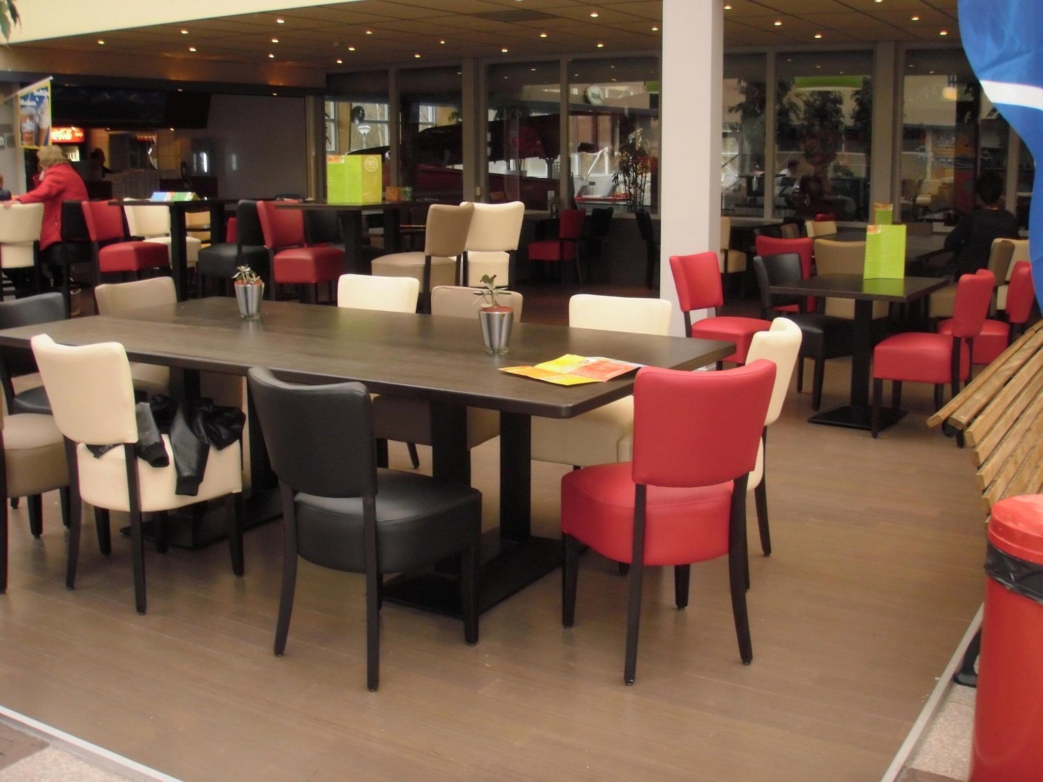 De eetkamer van Vakantiepark Emslandermeer 2 in Vlagtwedde