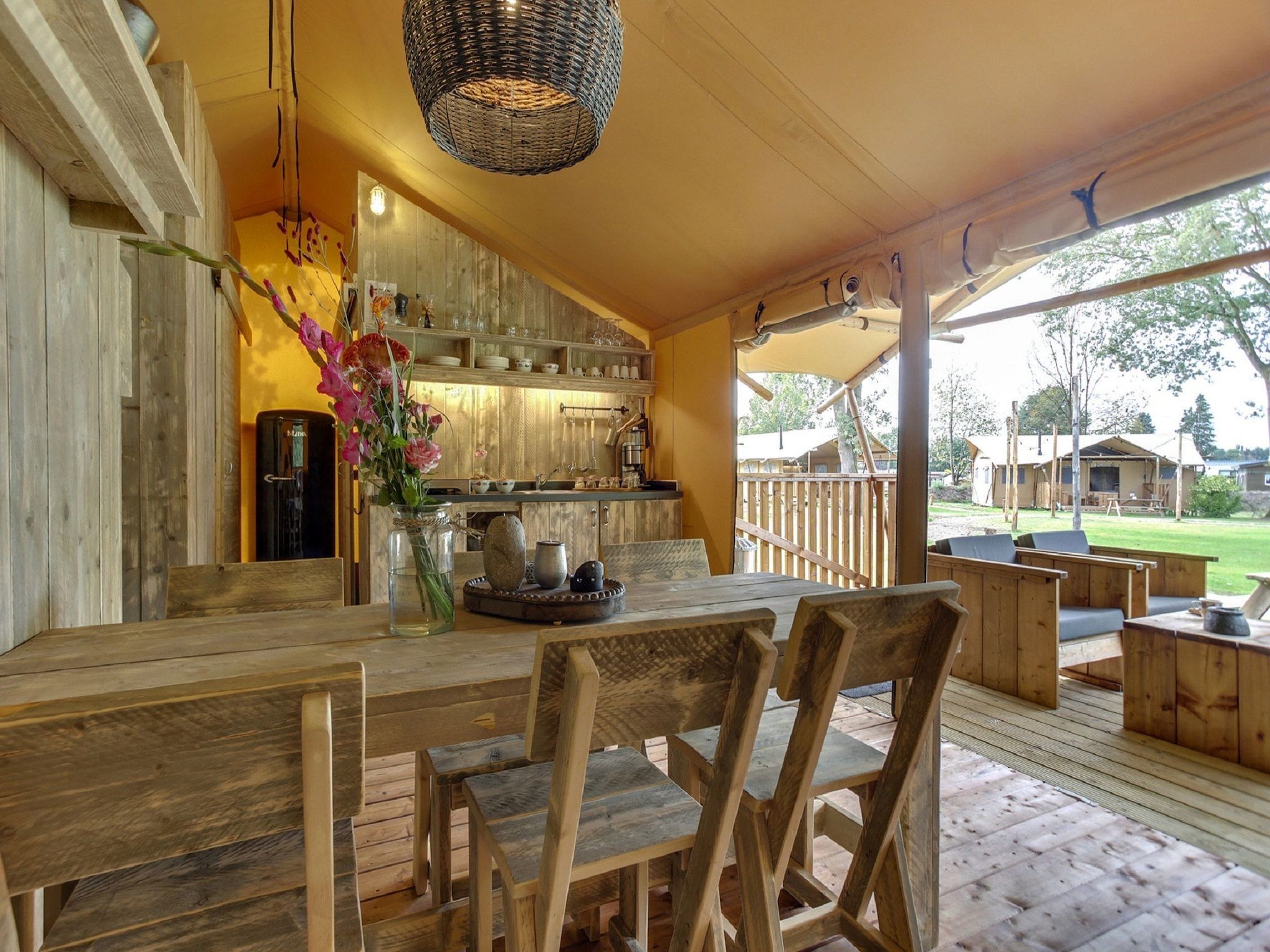 De eetkamer van Vakantiepark Sandberghe 10 in Uden