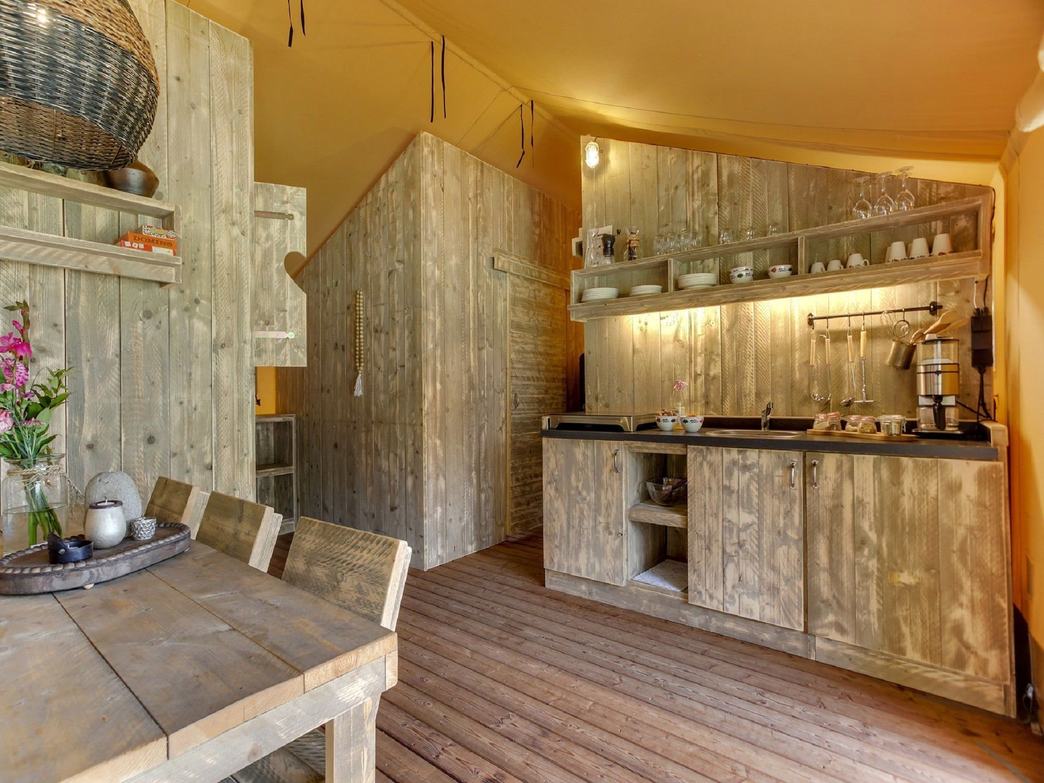 De keuken van Vakantiepark Sandberghe 10 in Uden