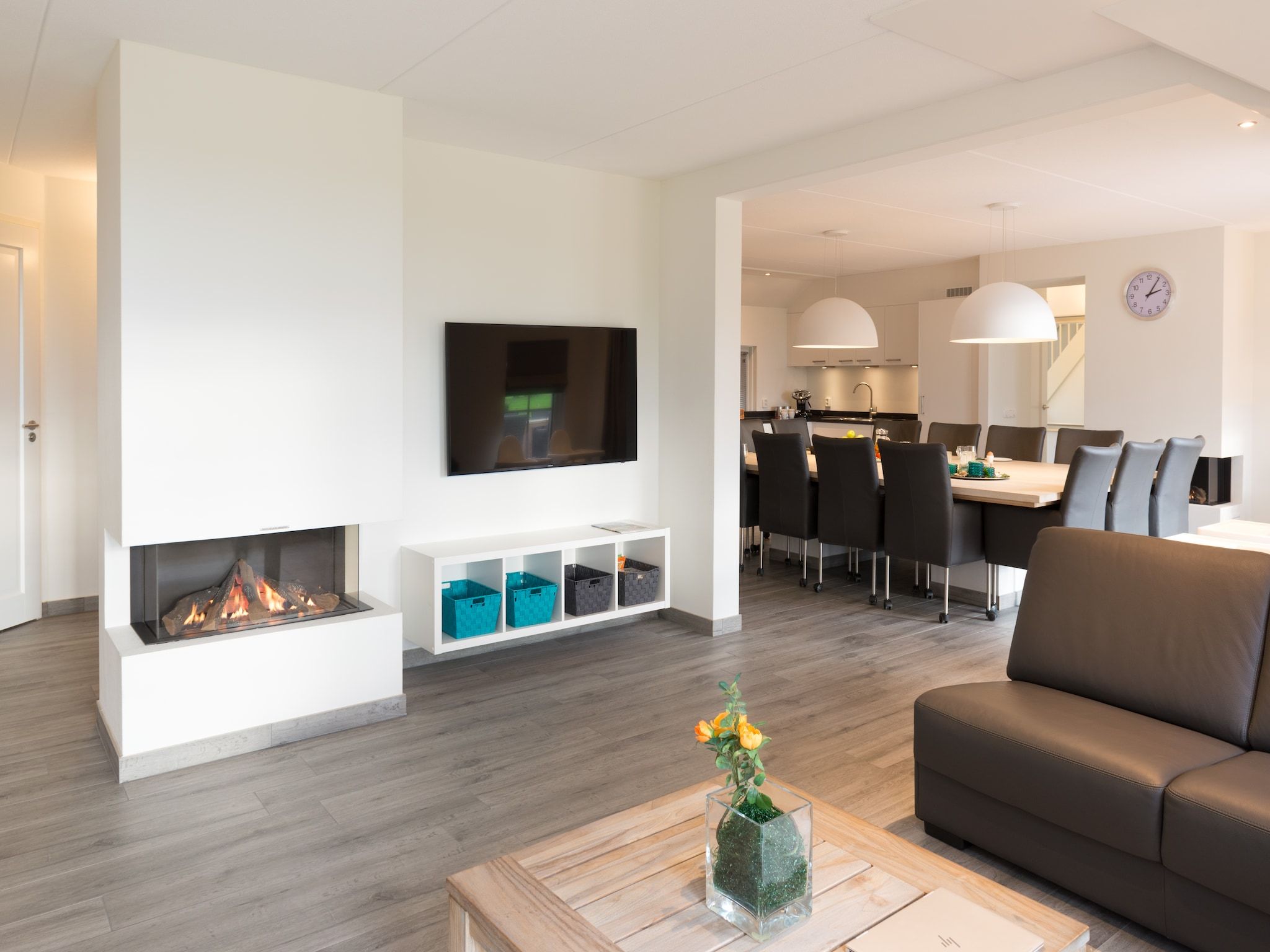 De woonkamer van Hof van Salland 9 in Hellendoorn