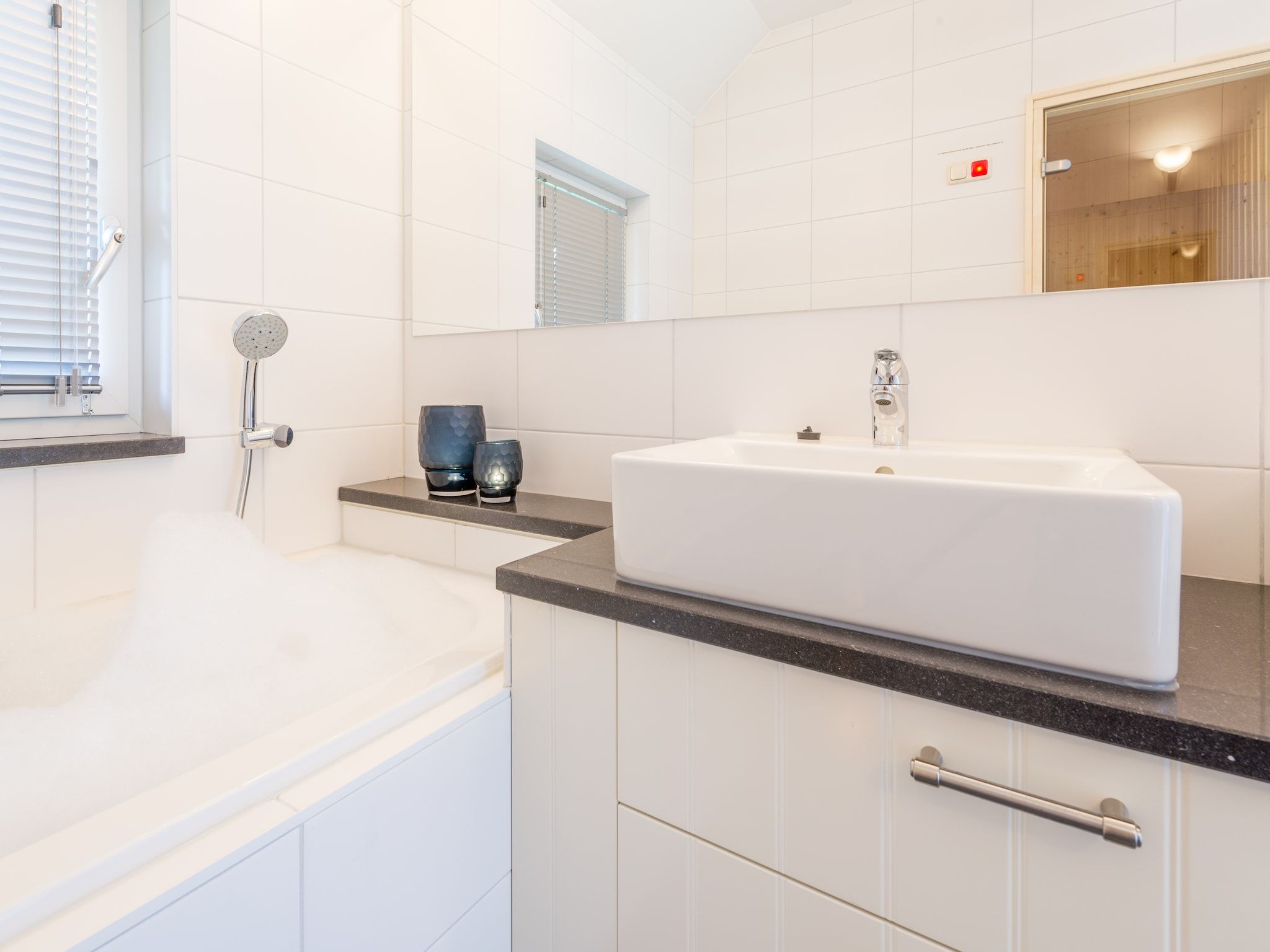 De badkamer van Hof van Salland 10 in Hellendoorn