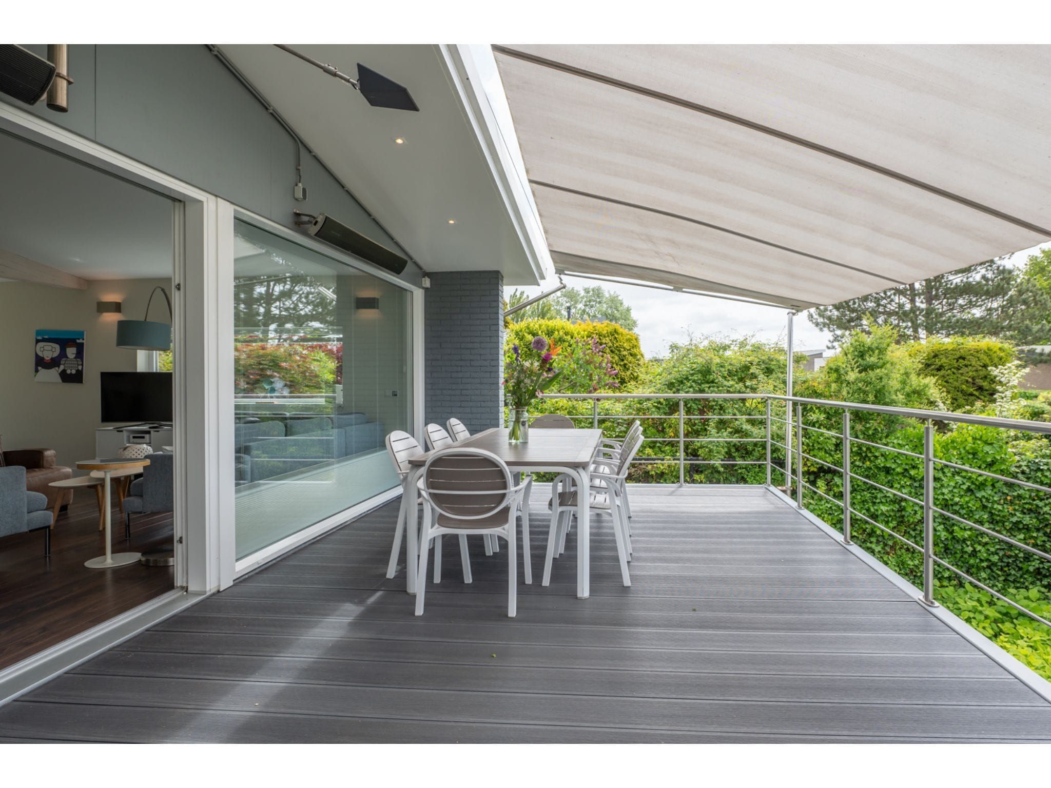 Het terras van Sternlaan 30 in Kamperland