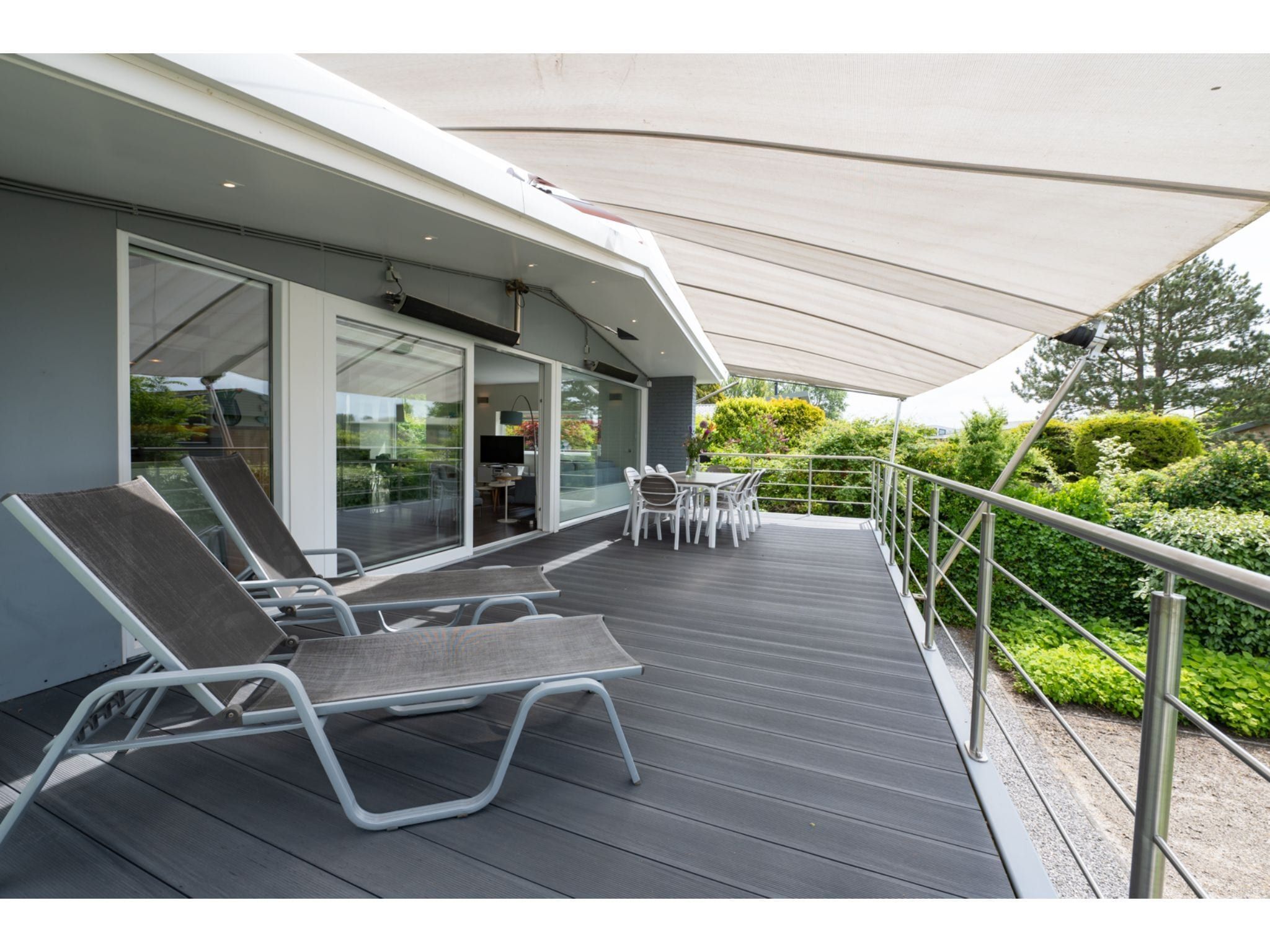 Het terras van Sternlaan 30 in Kamperland