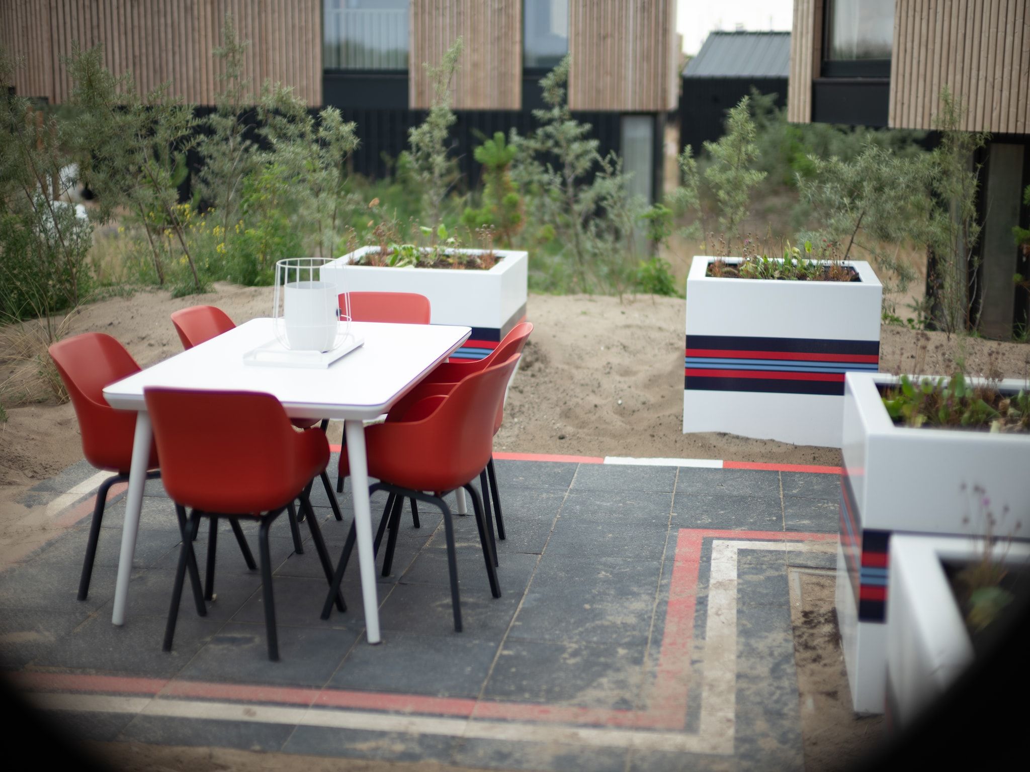 Het terras van Sea Lodges Zandvoort 7 in Zandvoort