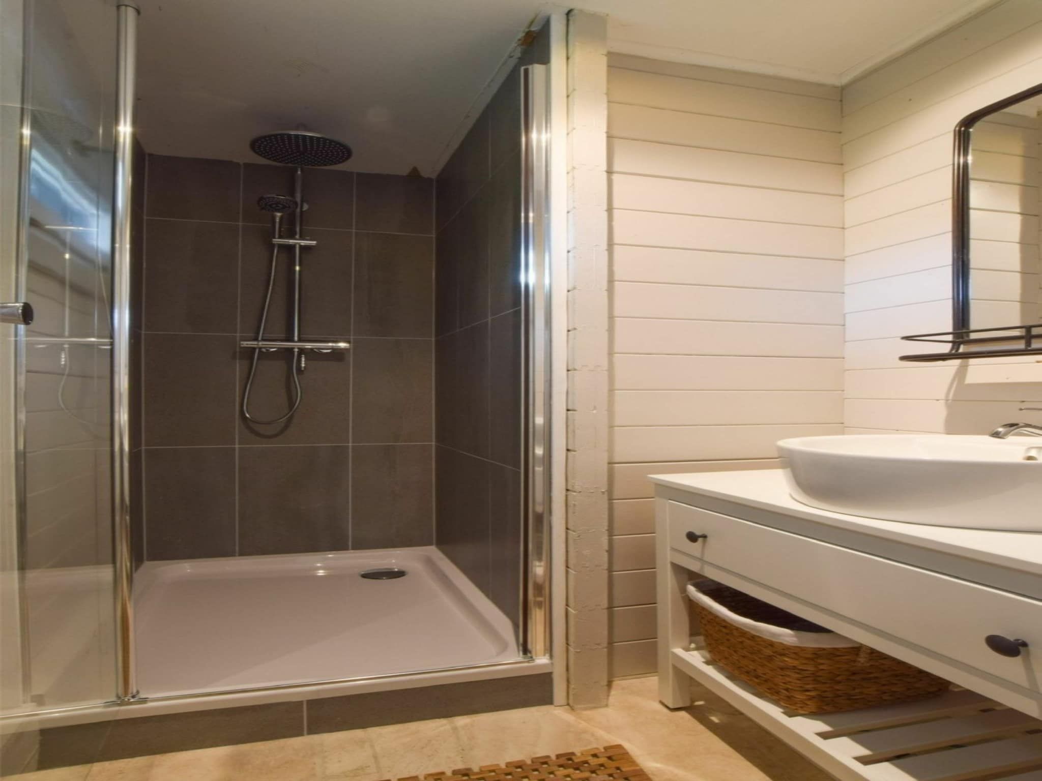 De badkamer van Hoge Weide 64 in Oostkapelle