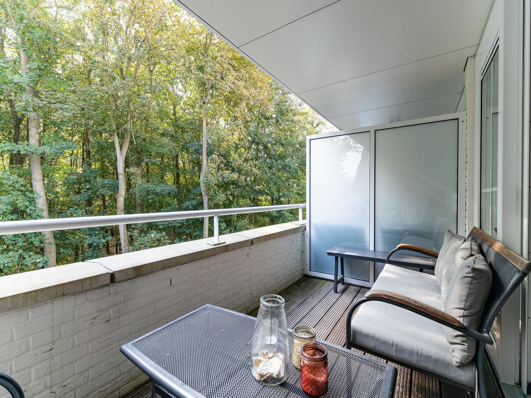 Het terras van Appartement Duinhof Dishoek 13M - 6 personen de luxe in Koudekerke