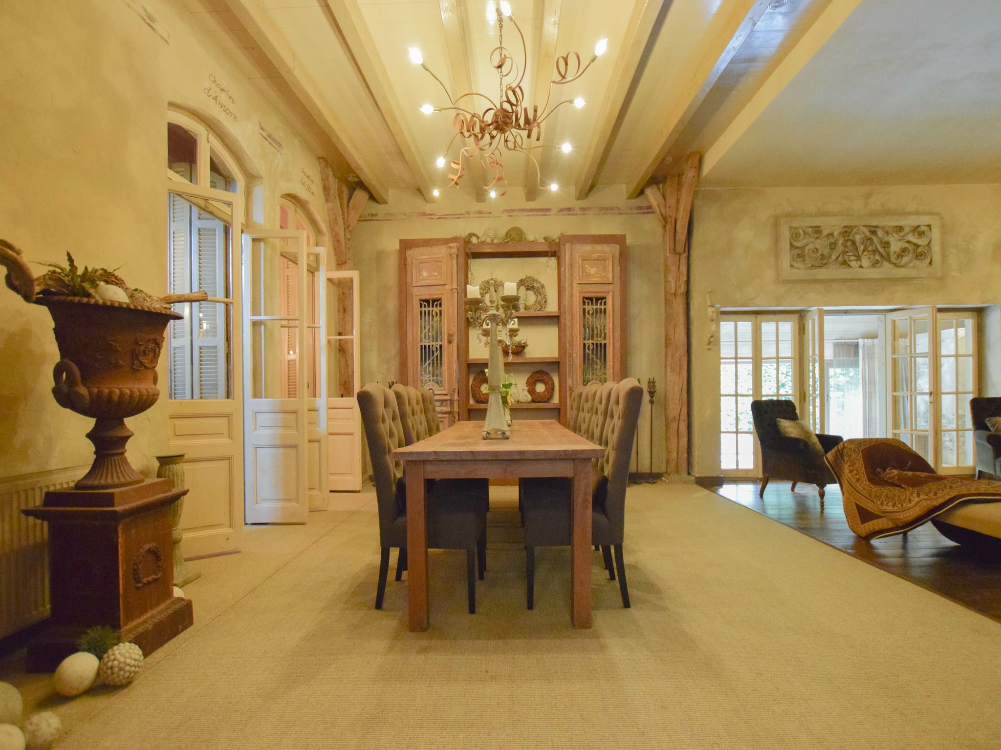 De eetkamer van La Maison Douce in Alphen