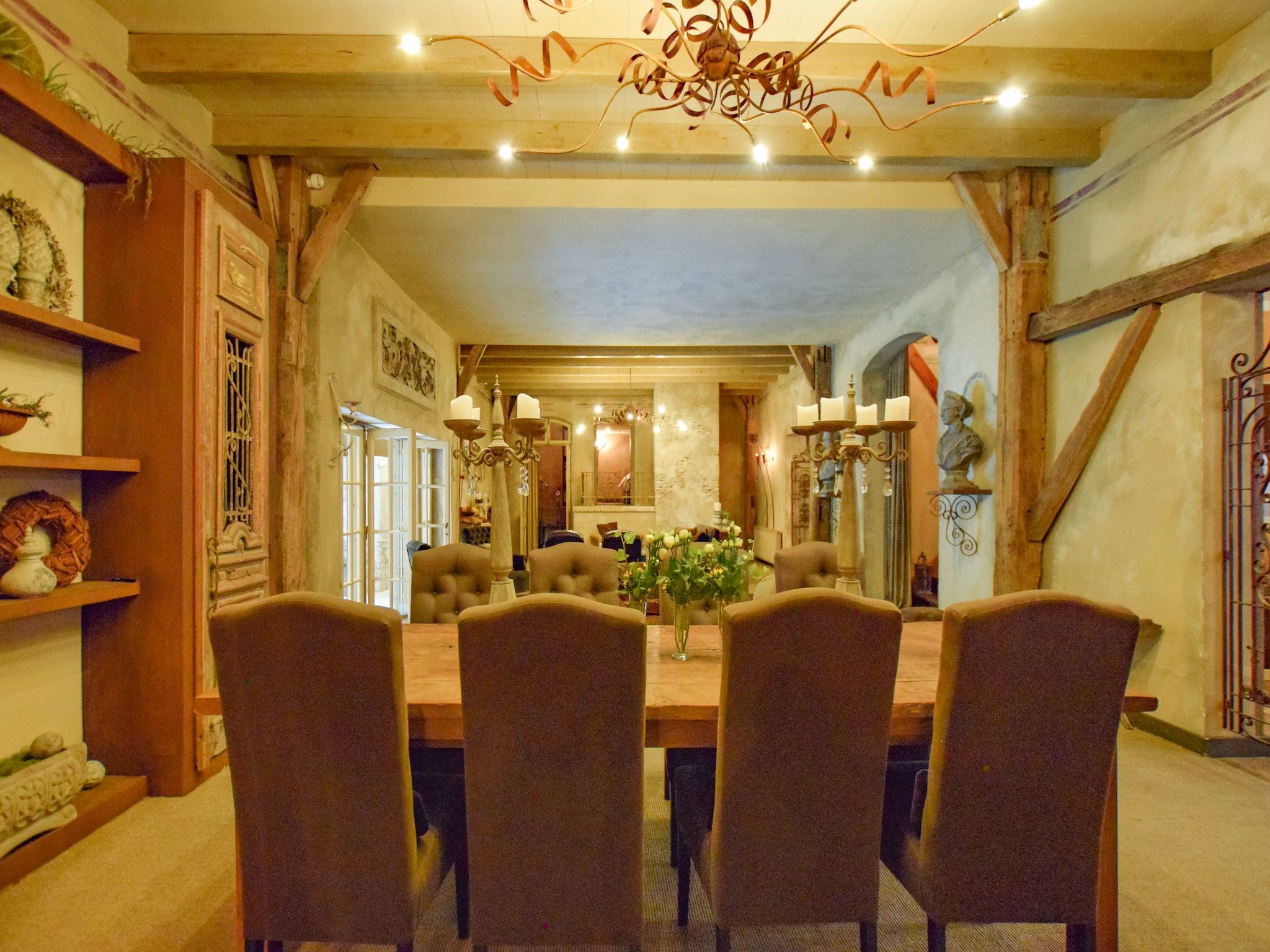 De eetkamer van La Maison Douce in Alphen