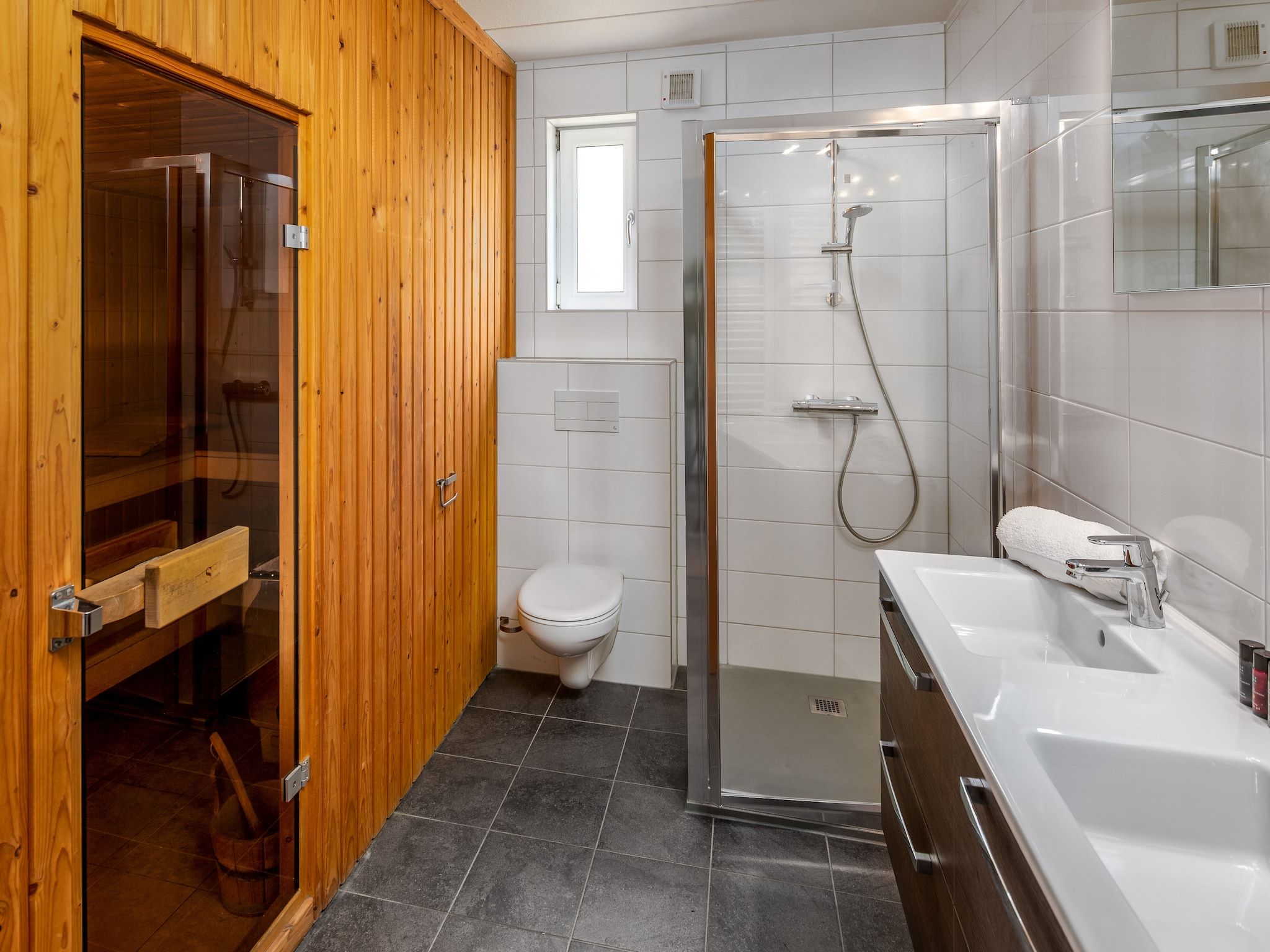 De badkamer van Noordzee Résidence De Banjaard 1 in Kamperland