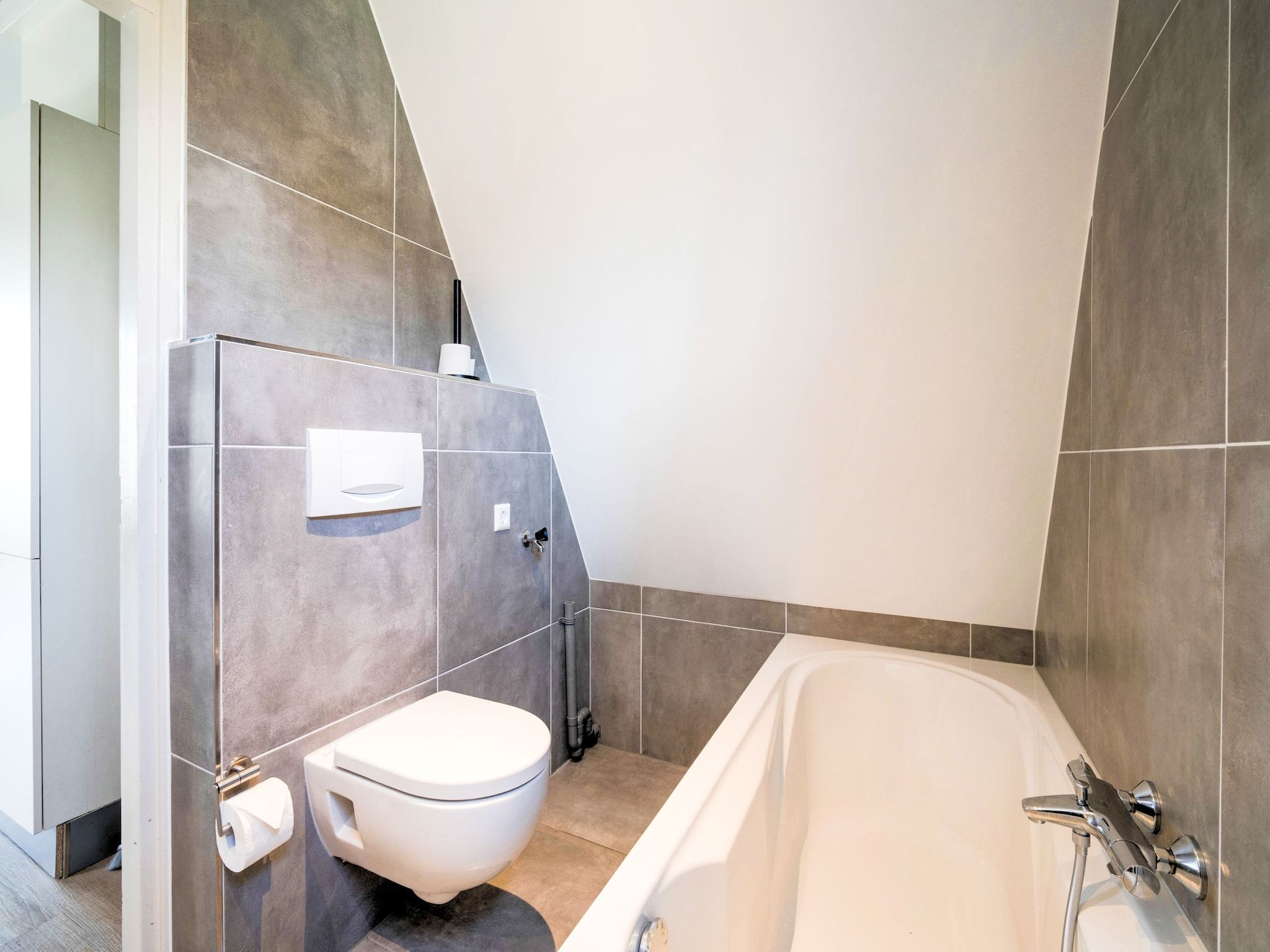 De badkamer van Bungalow 64 en 65 in Stramproy