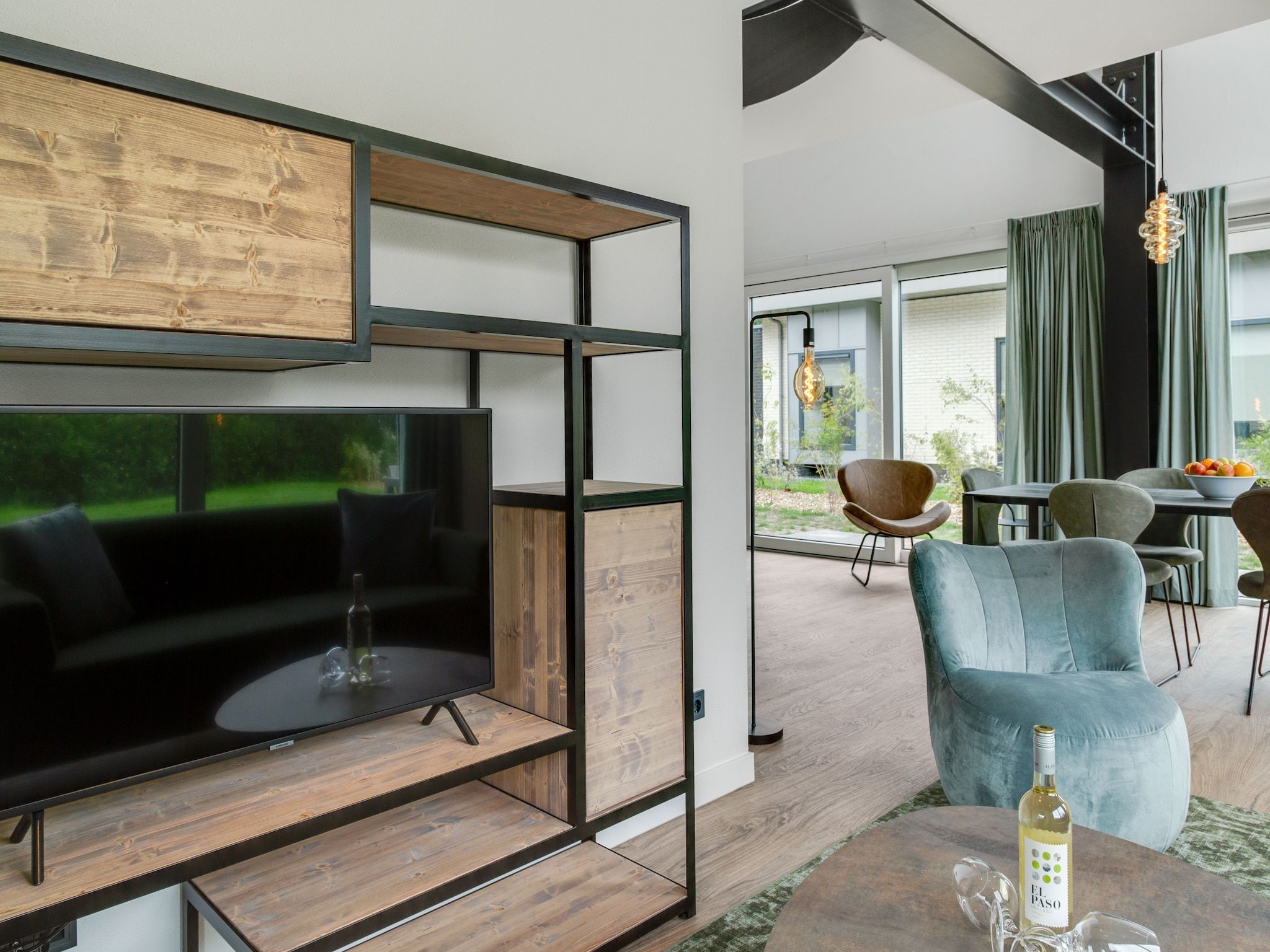 De woonkamer van De Koog nr 2 - 6 pers woning de luxe in De Koog Texel North Holland