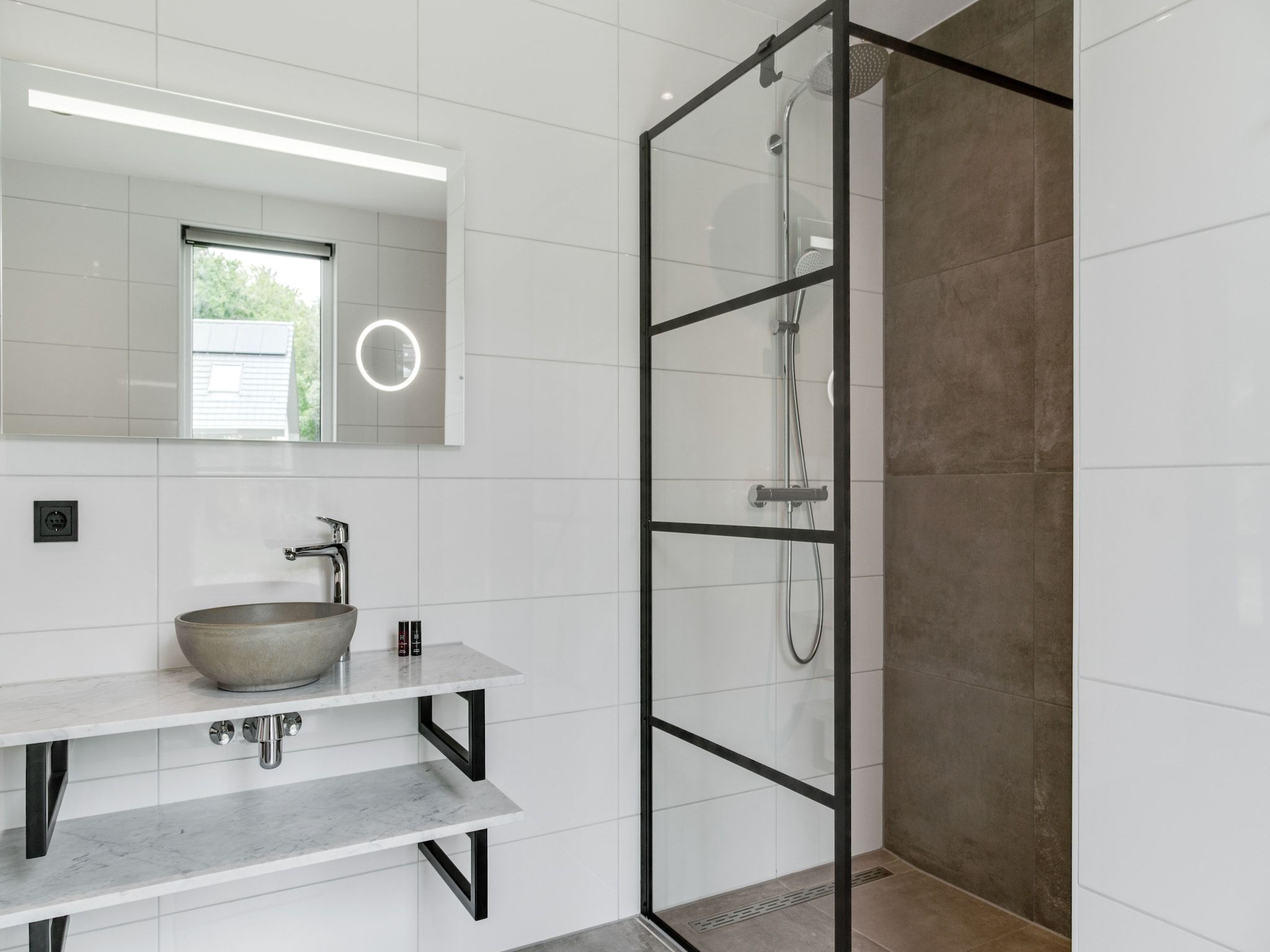 De badkamer van De Koog  nr 5 - 6 pers woning de luxe in De Koog Texel