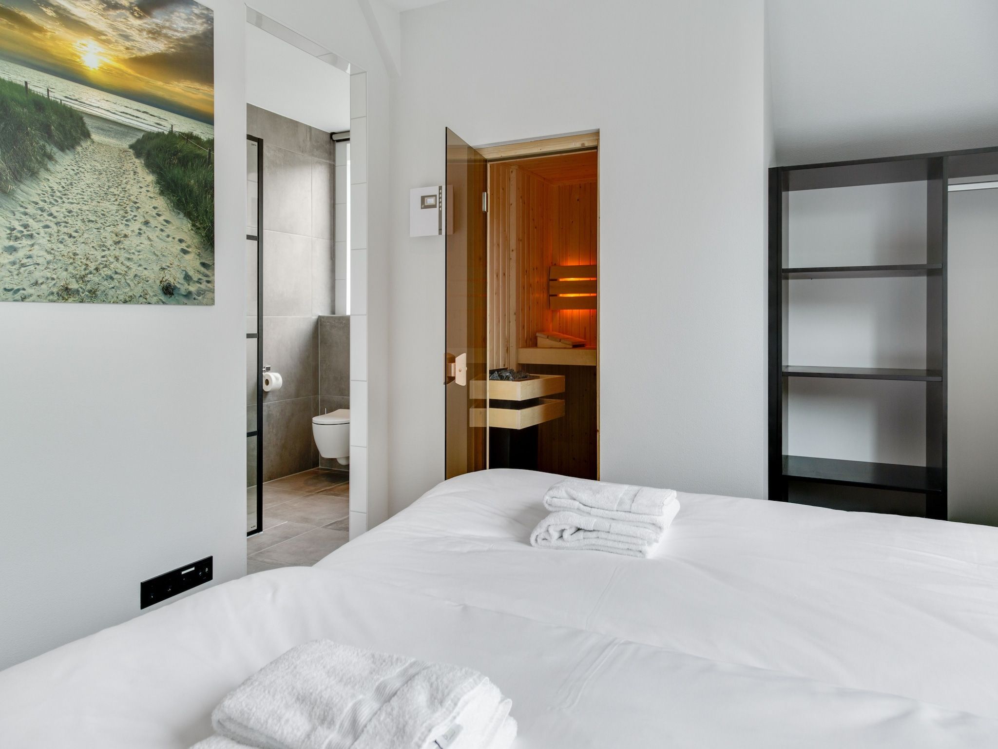 Een slaapkamer van De Koog  nr 5 - 6 pers woning de luxe in De Koog Texel