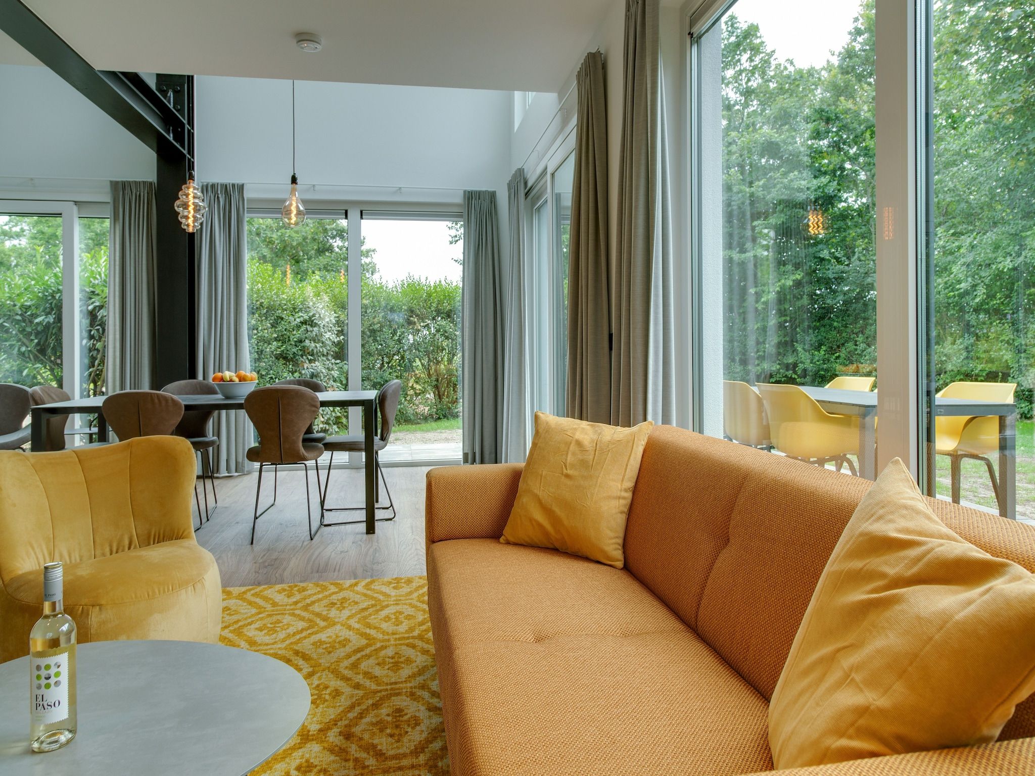 De woonkamer van De Koog nr 6 tm 10- 6 pers woning de luxe in De Koog Texel