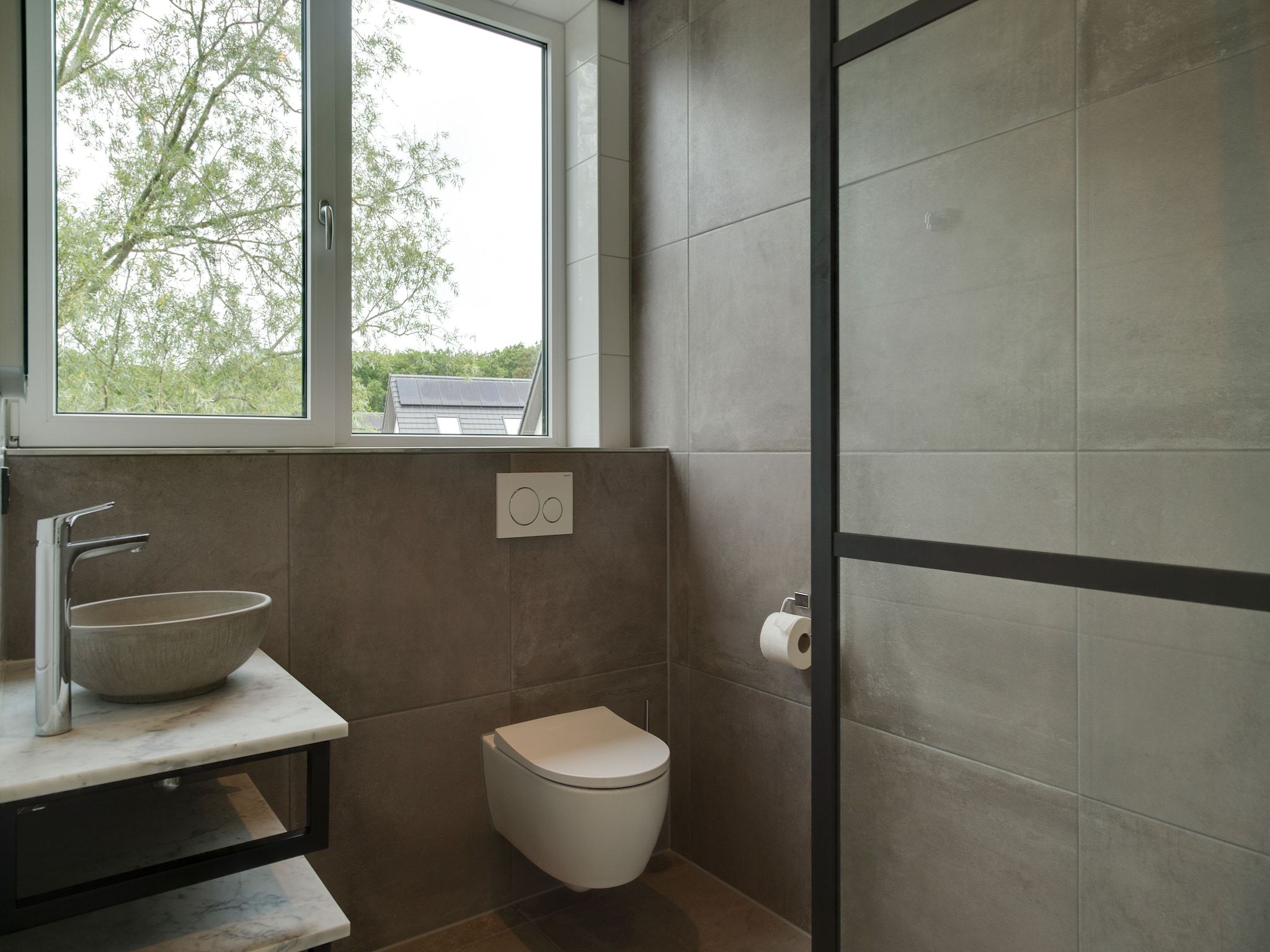 De badkamer van De Koog nr 6 tm 10- 6 pers woning de luxe in De Koog Texel