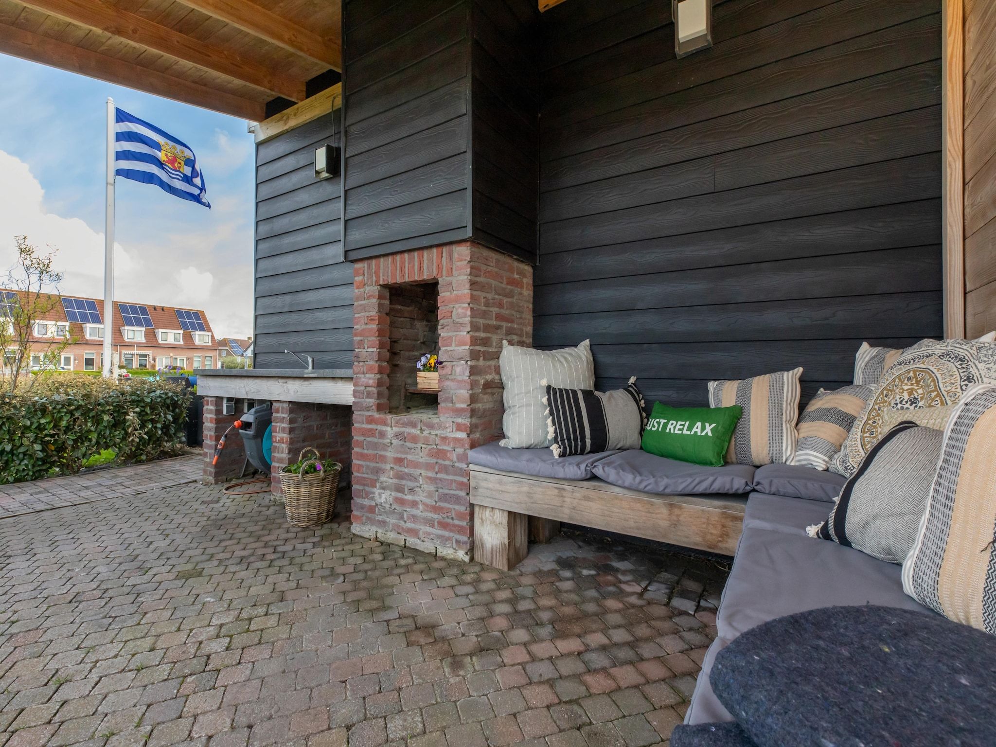 Het terras van Molenweg 27a in Zoutelande