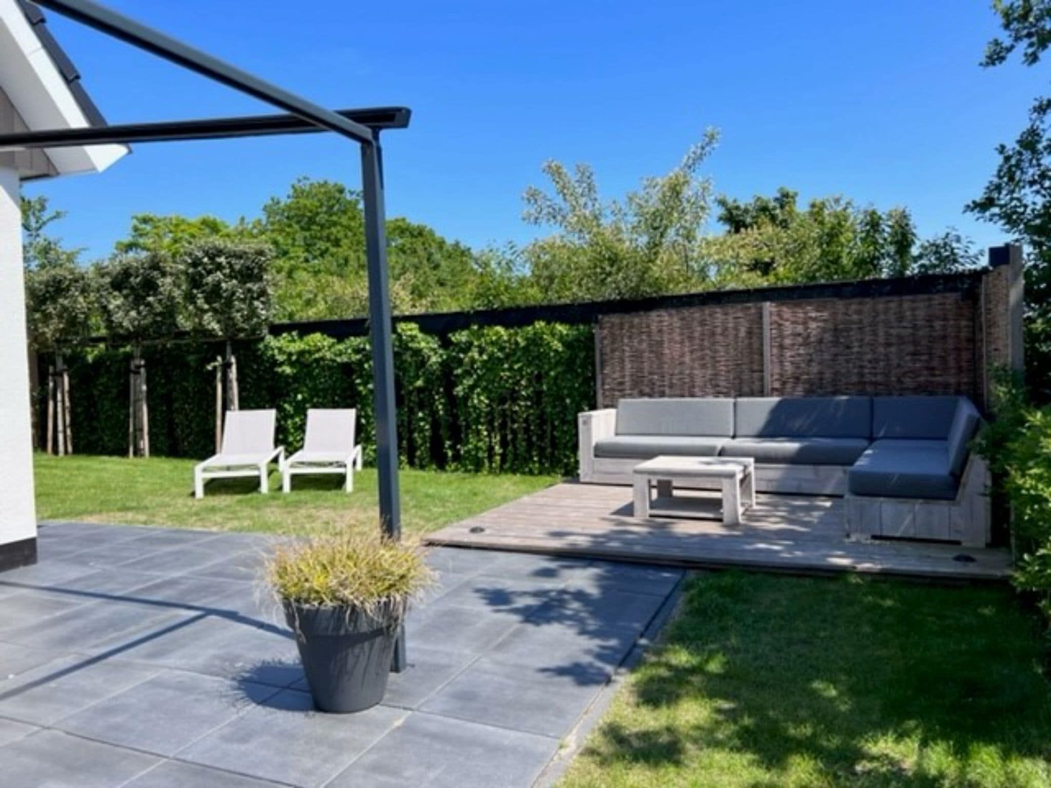 Het terras van So What 15 in De Koog Texel