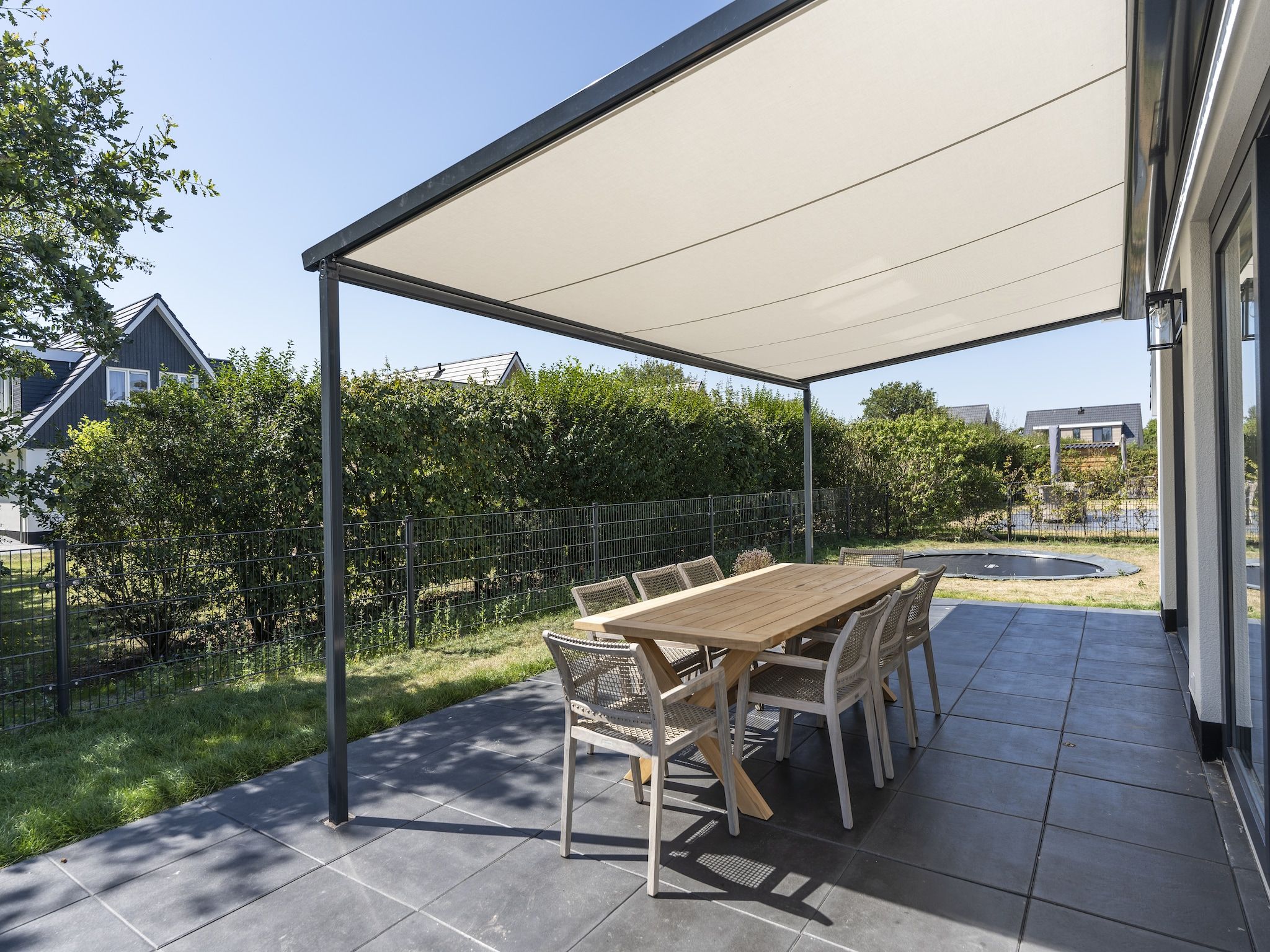 Het terras van So What 15 in De Koog Texel