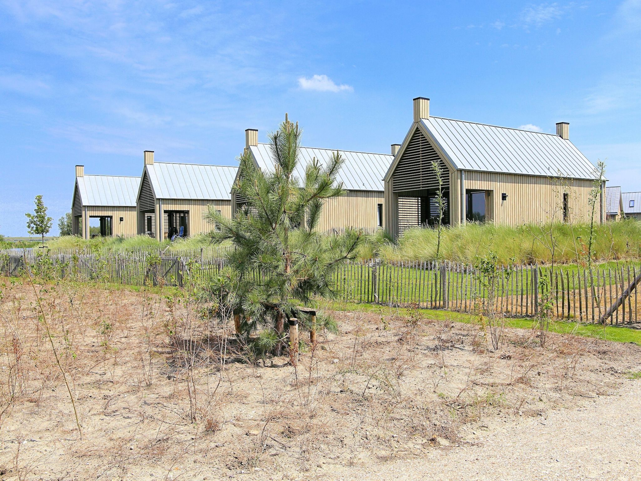 De buitenkant van Resort Waterrijk Oesterdam 5 in Tholen