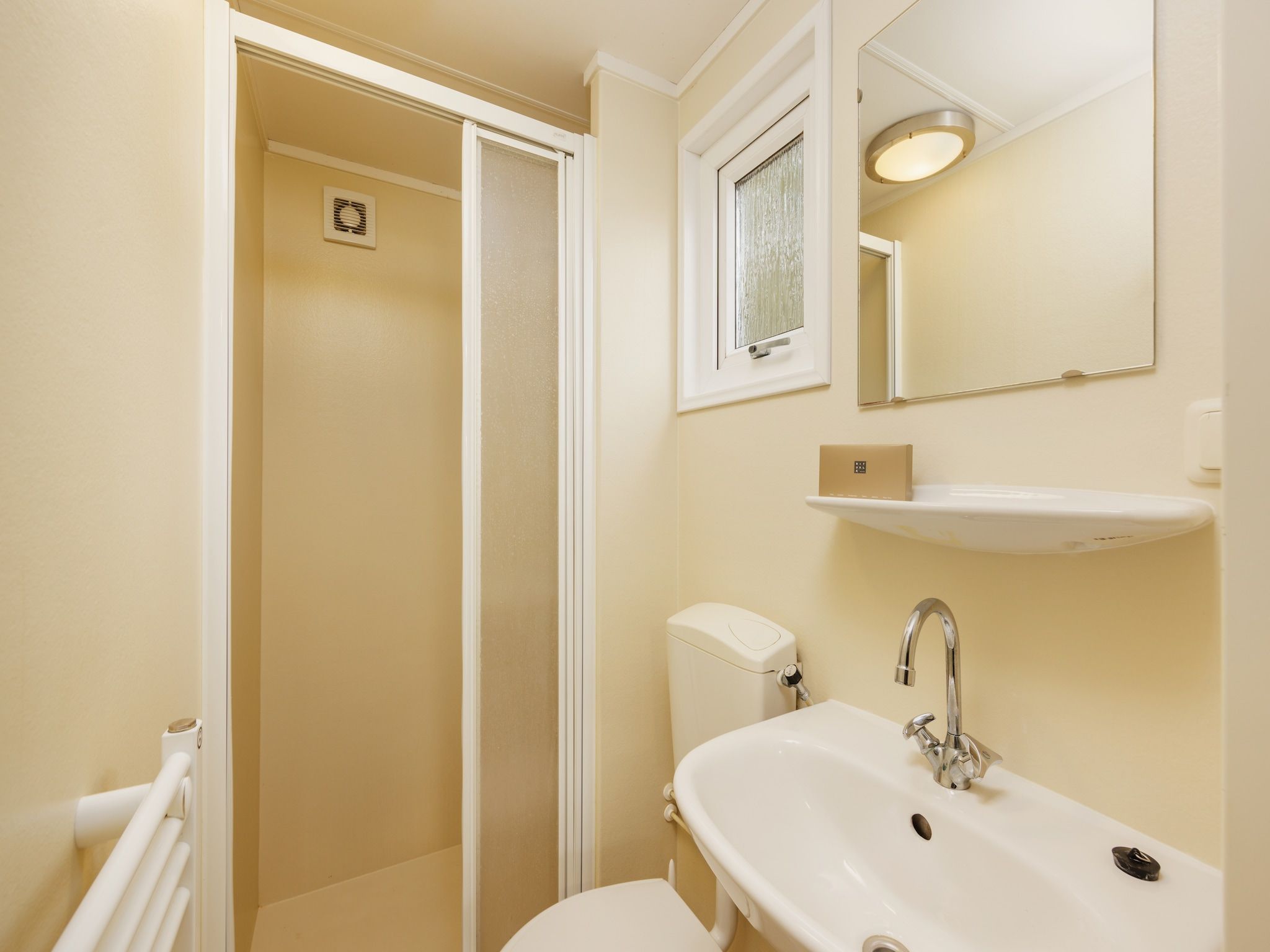 De badkamer van Vakantiepark Hunzedal 13 in Borger