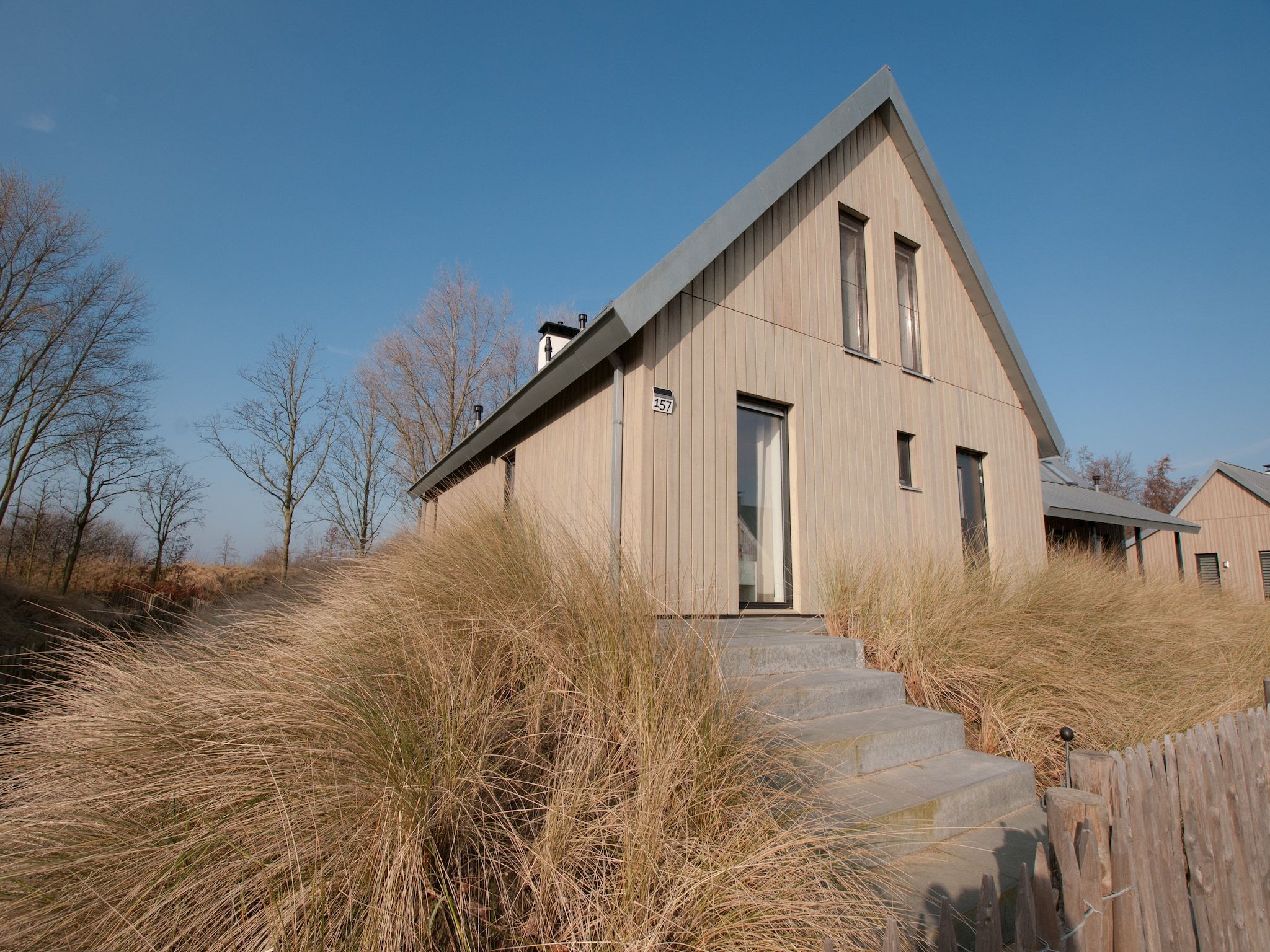 De buitenkant van Resort Waterrijk Oesterdam 15 in Tholen