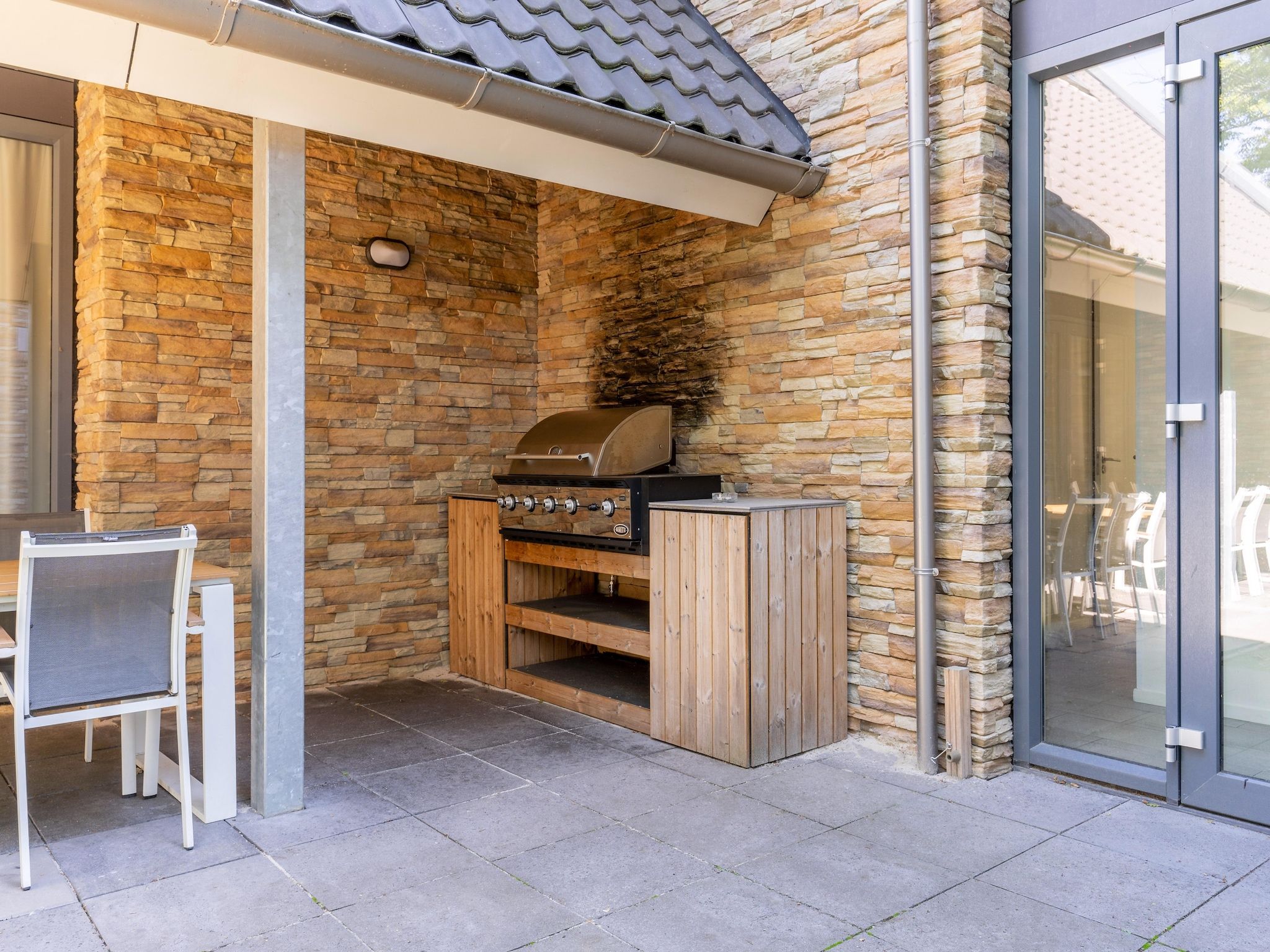 Het terras van Resort Maastricht 13 in Maastricht