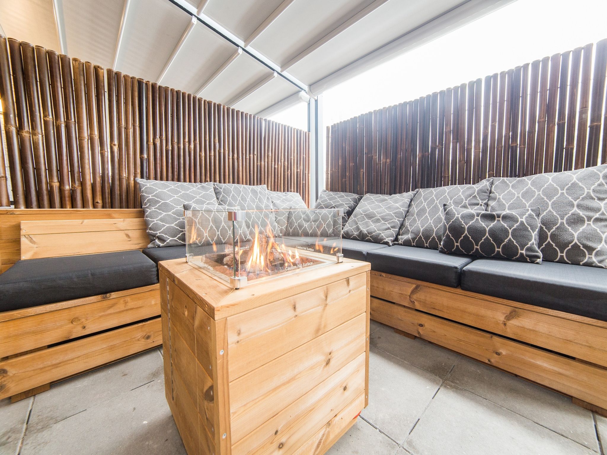 Het terras van Resort Maastricht 23 in Maastricht