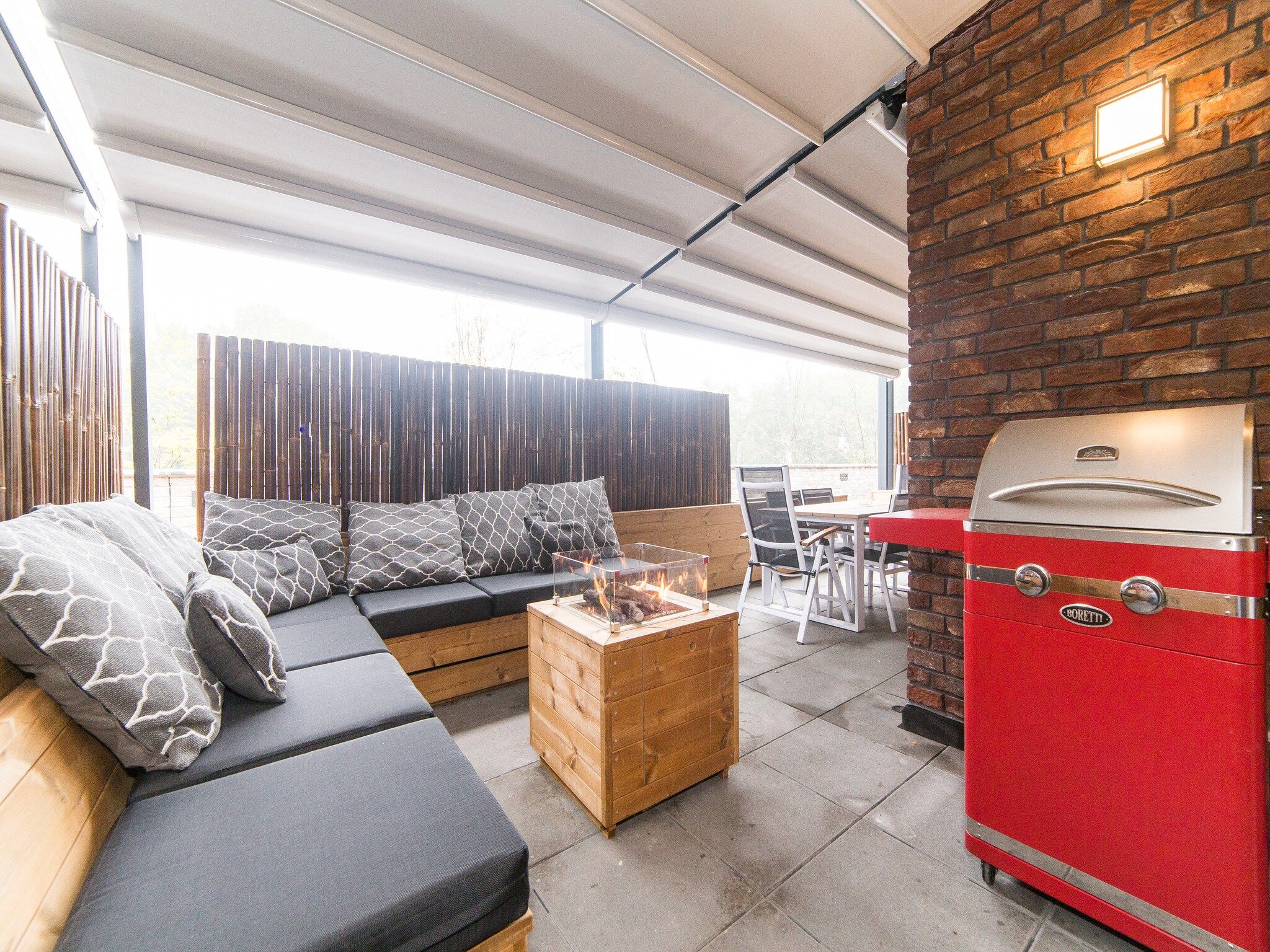 Het terras van Resort Maastricht 23 in Maastricht