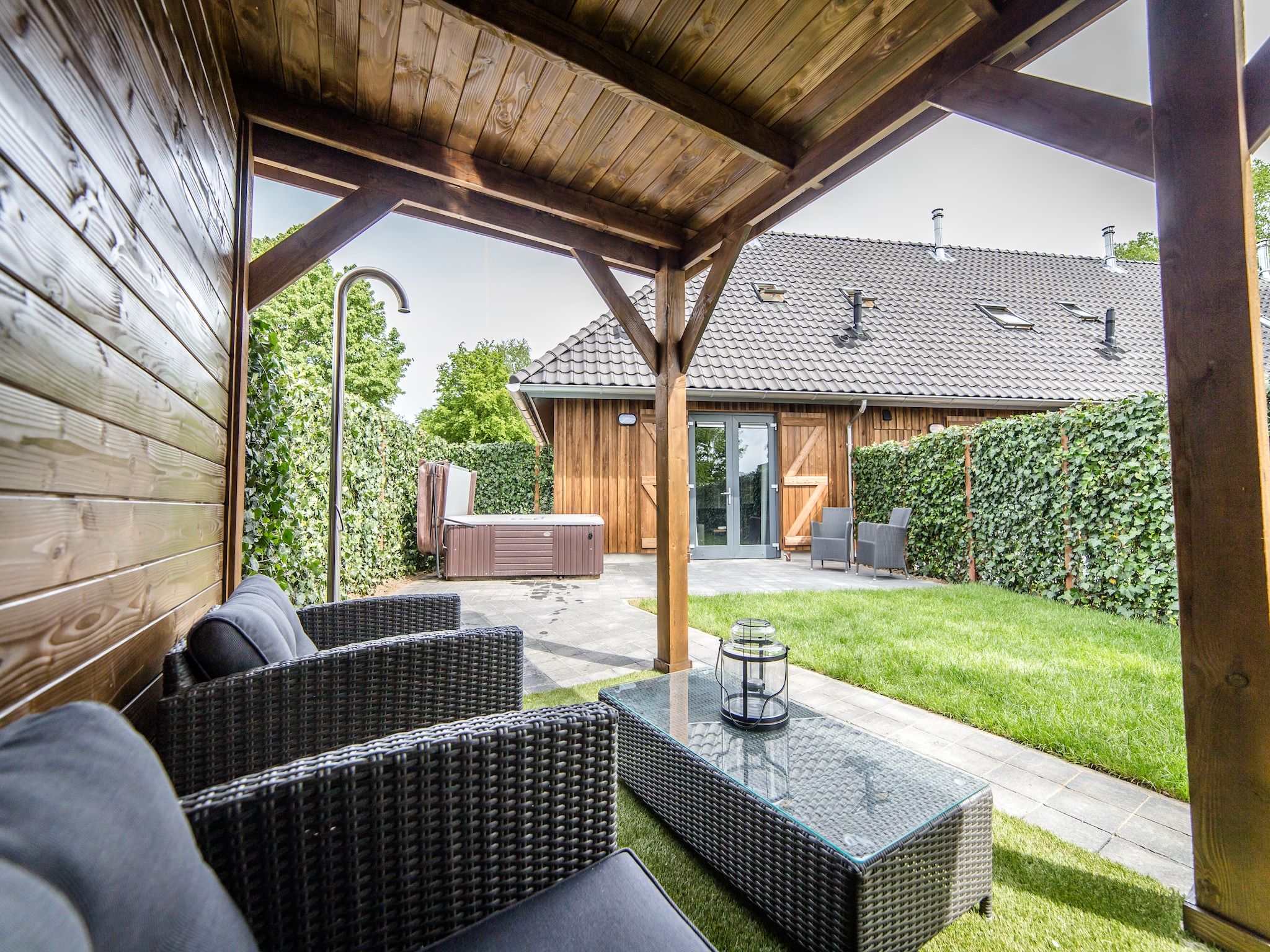 Het terras van Resort Maastricht 17 in Maastricht