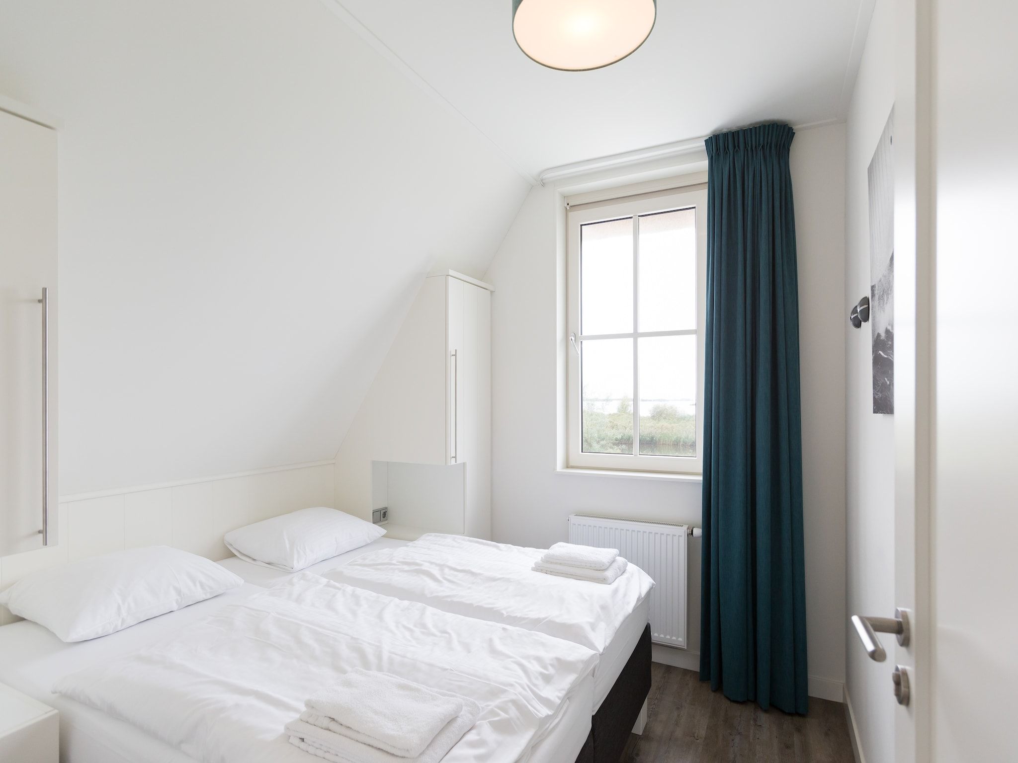 Een slaapkamer van Friese Meren Villa's 10 in Delfstrahuizen