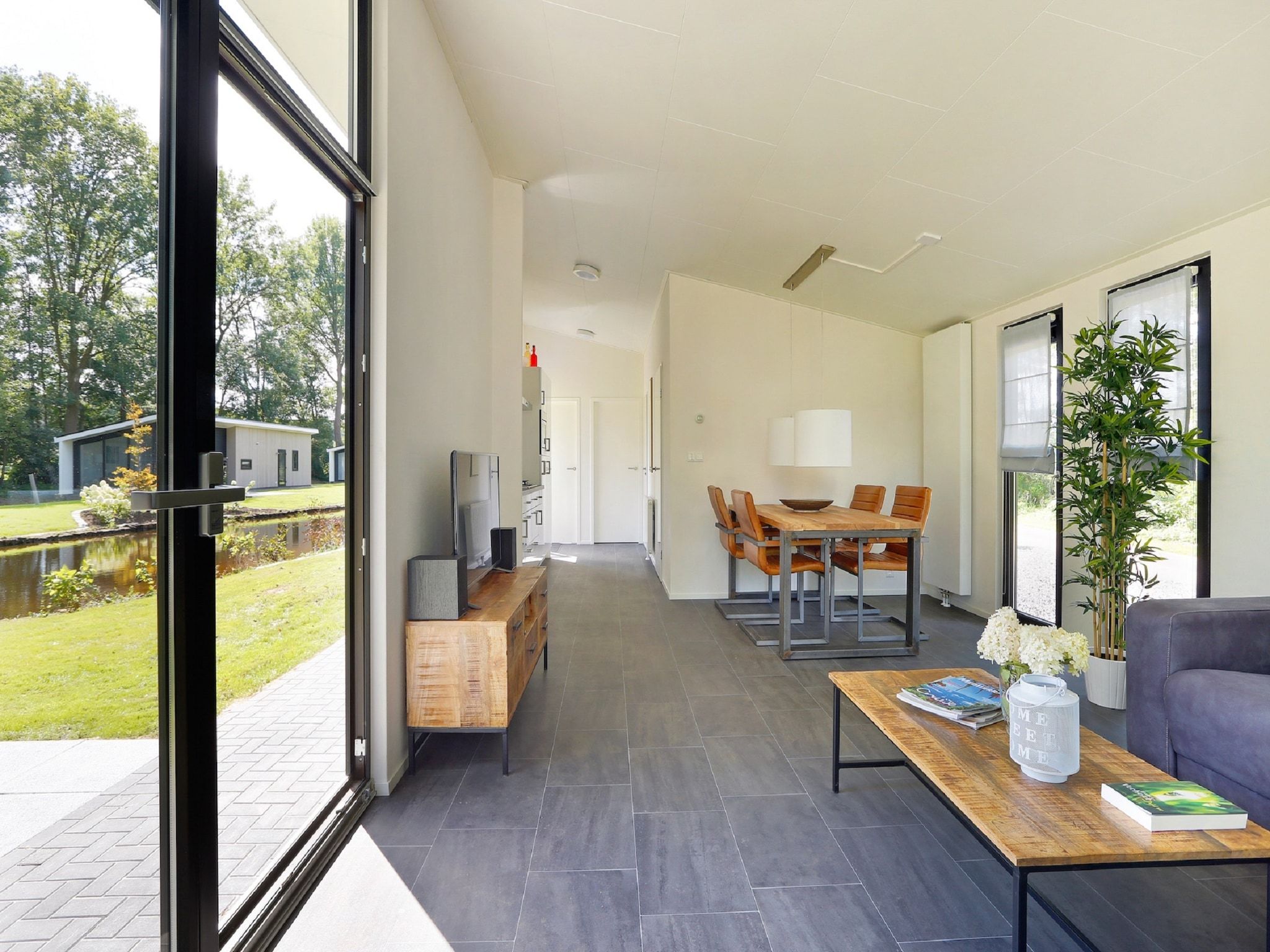 De woonkamer van Vakantiepark De Lochemse Berg 1 in Lochem