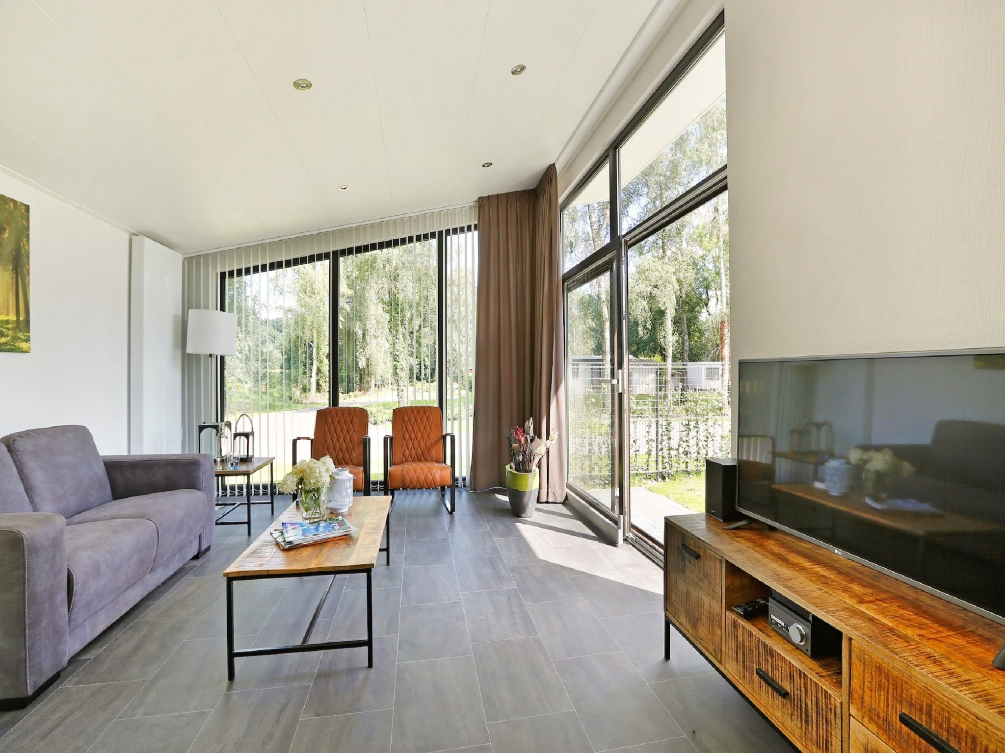 De woonkamer van Vakantiepark De Lochemse Berg 1 in Lochem