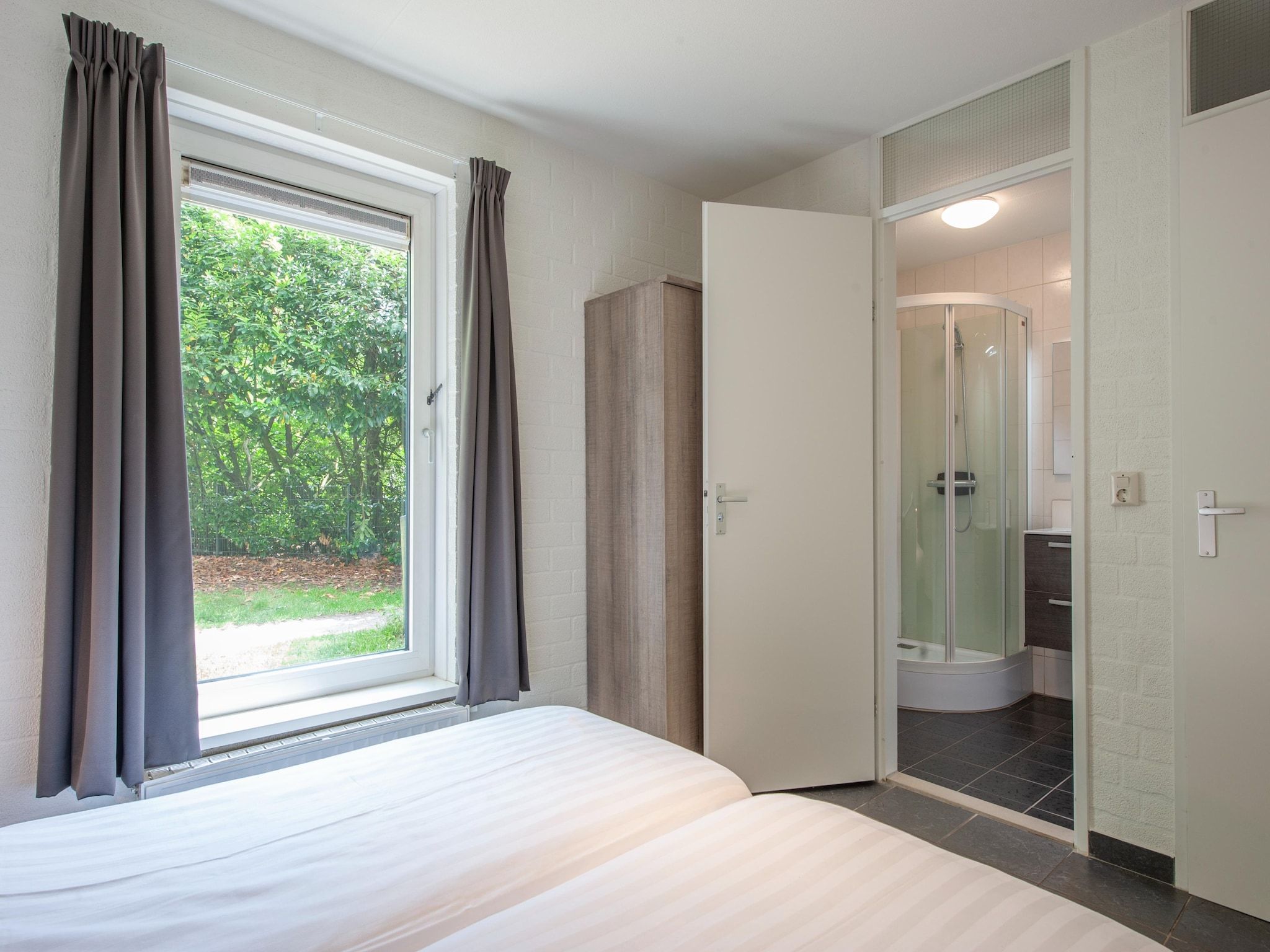 Een slaapkamer van Vakantiepark de Katjeskelder 13 in Oosterhout