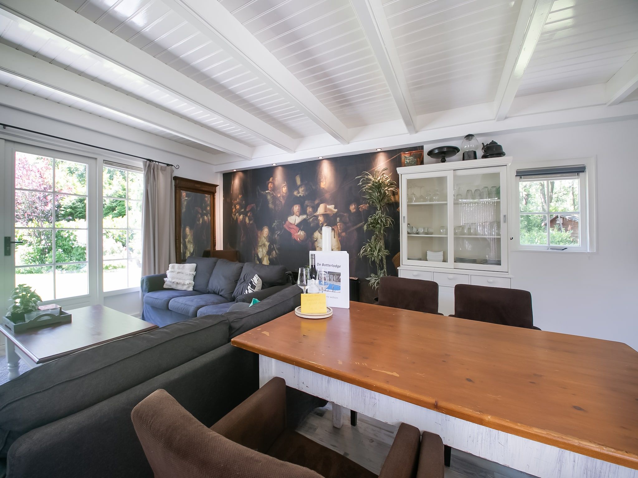 De eetkamer van Botterlodge in Wateren