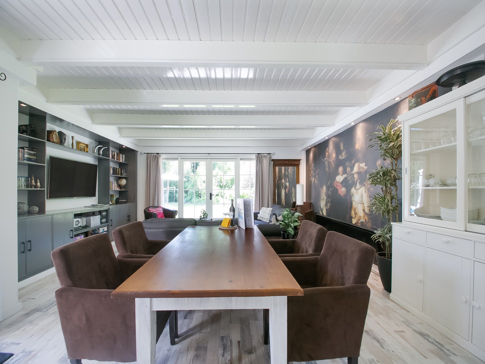 De eetkamer van Botterlodge in Wateren