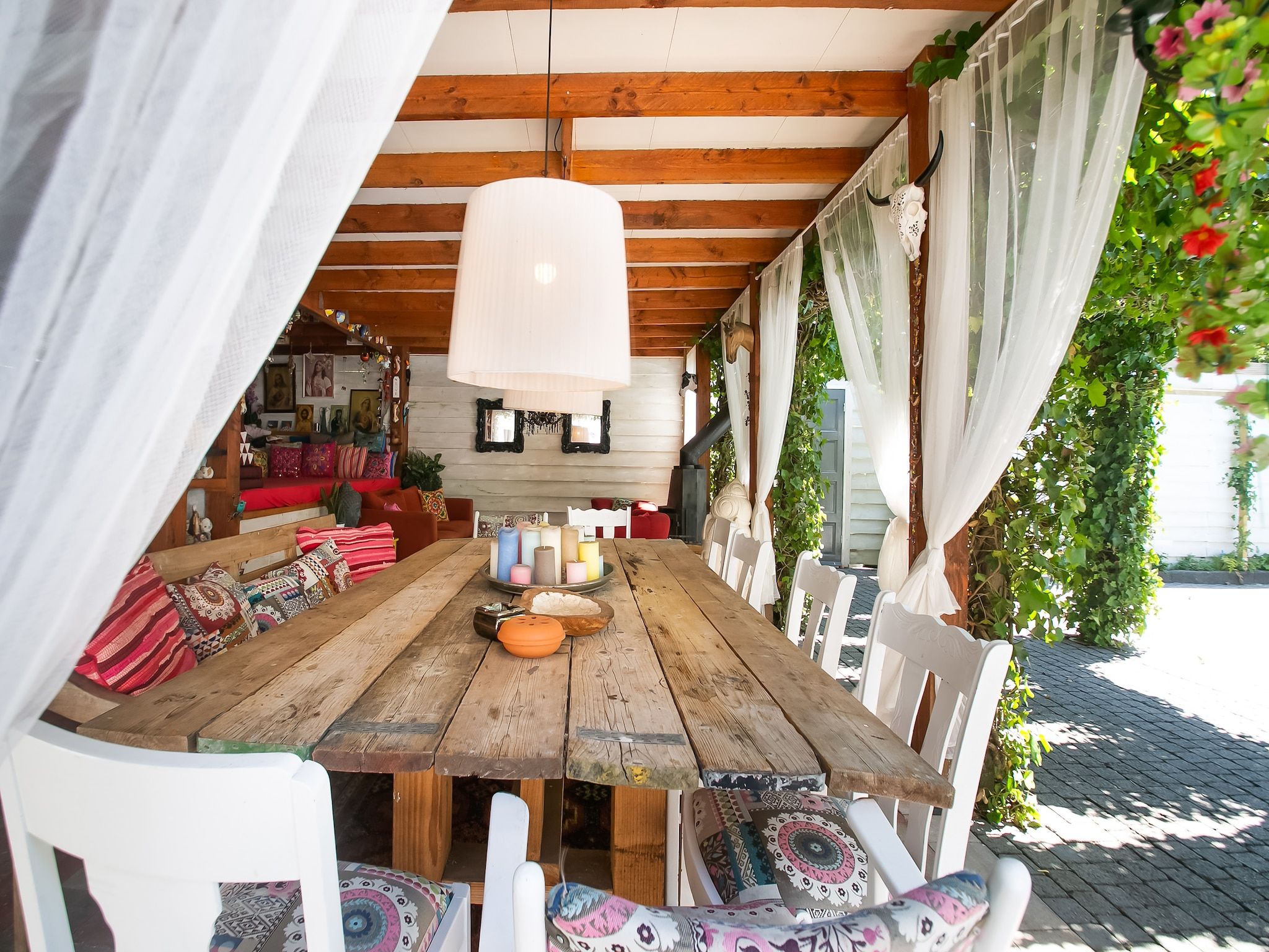 Het terras van Botterlodge in Wateren