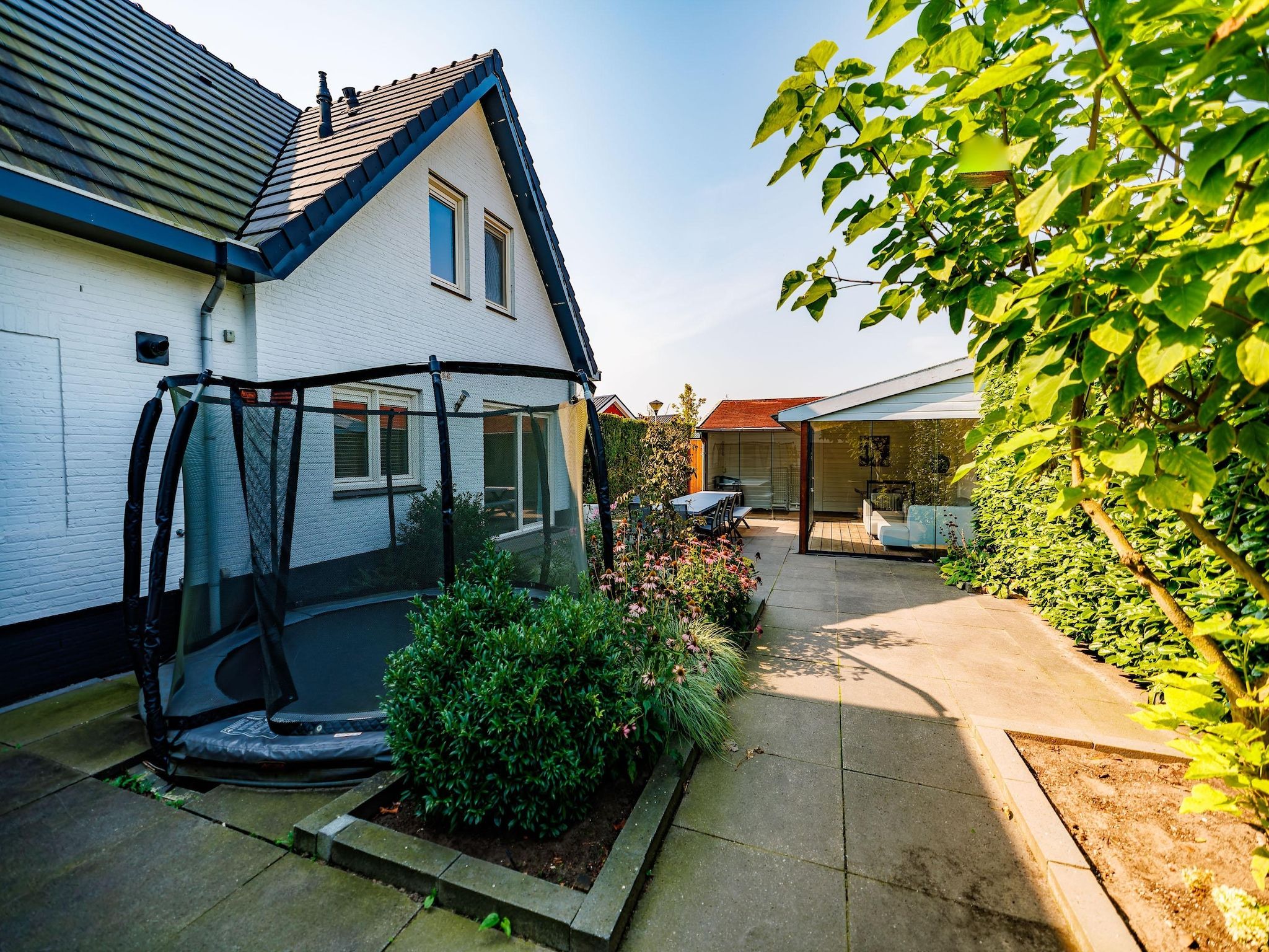 De buitenkant van Vakantiepark Eiland van Maurik 4 in Maurik