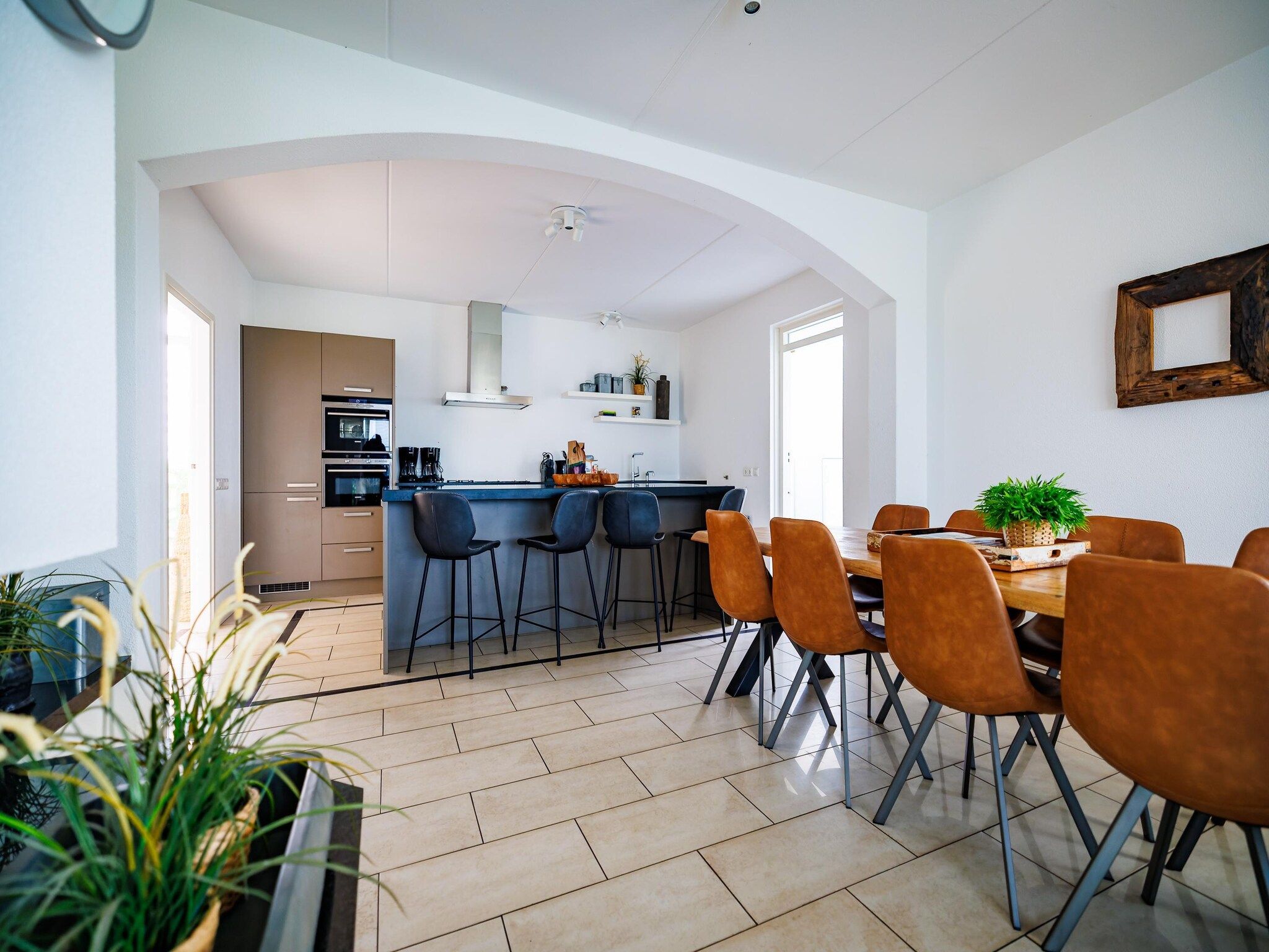 De eetkamer van Vakantiepark Eiland van Maurik 5 in Maurik