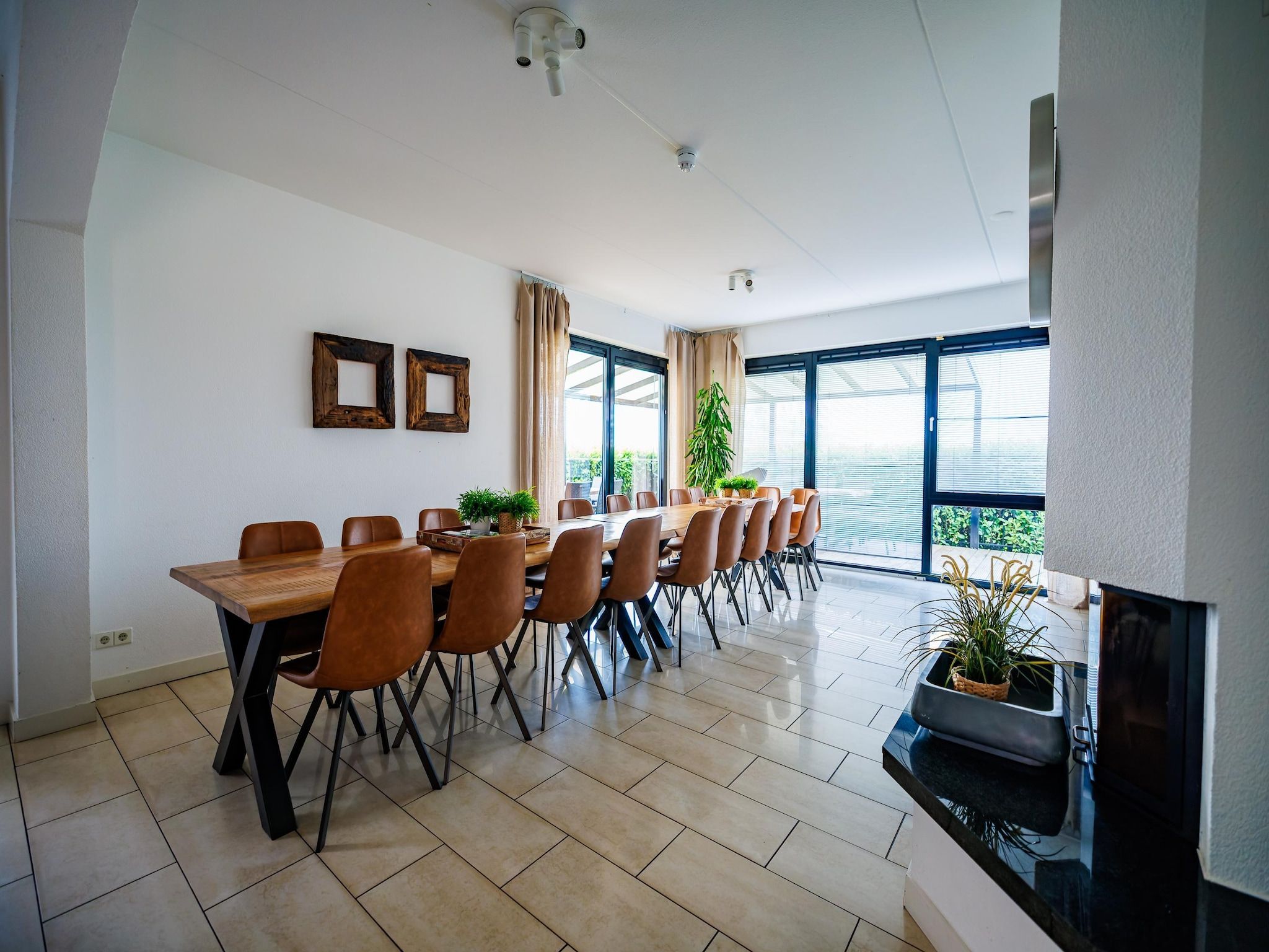 De eetkamer van Vakantiepark Eiland van Maurik 5 in Maurik