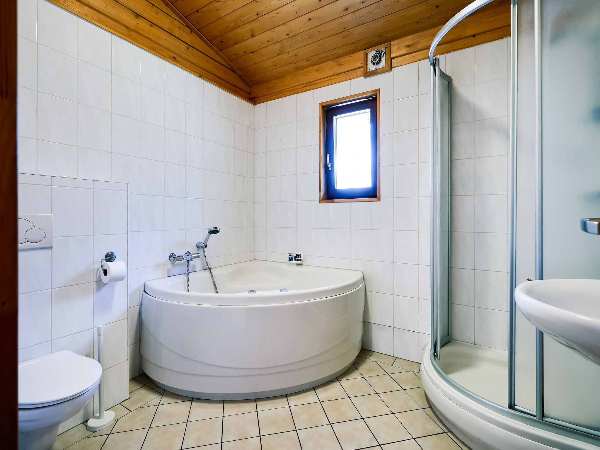 De badkamer van Finse Bungalow in Holten in Holten