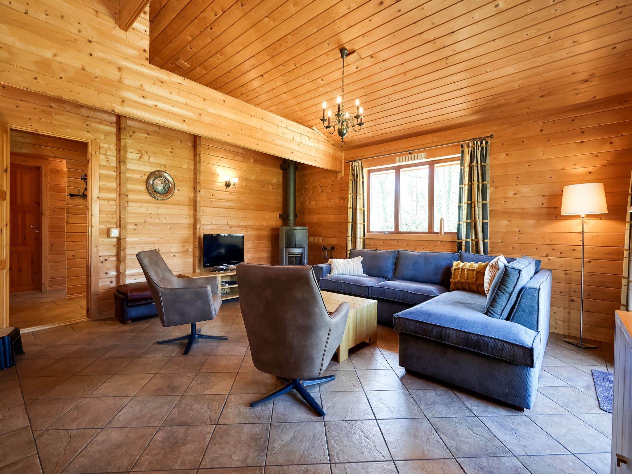 De woonkamer van Finse Bungalow in Holten in Holten